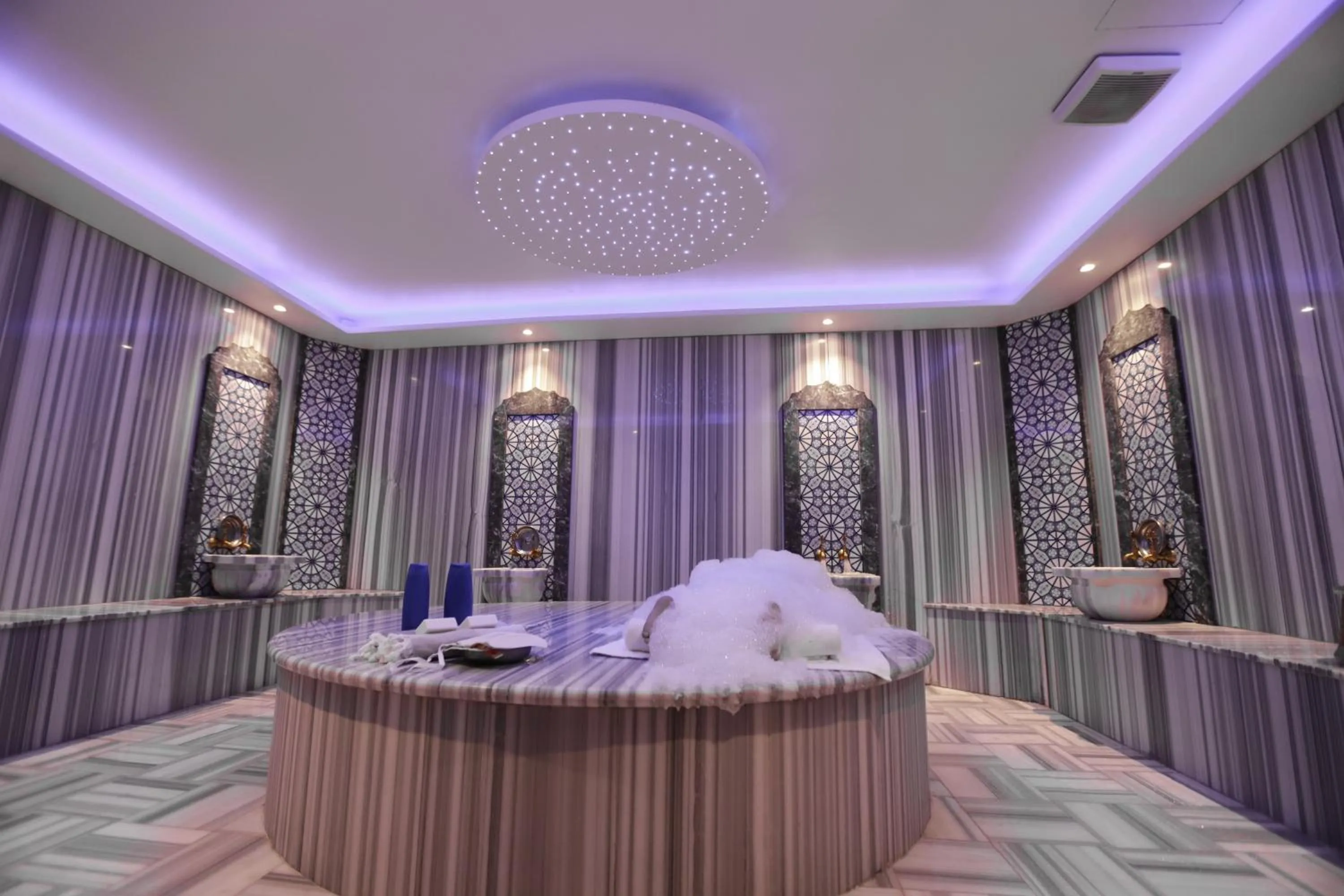 Public Bath in The Life Hotel & Spa