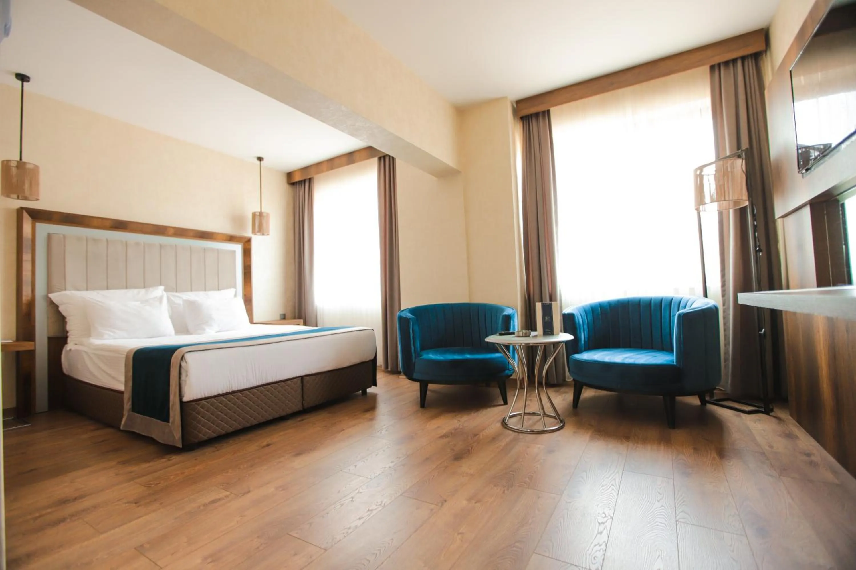 Massage, Bed in The Life Hotel & Spa