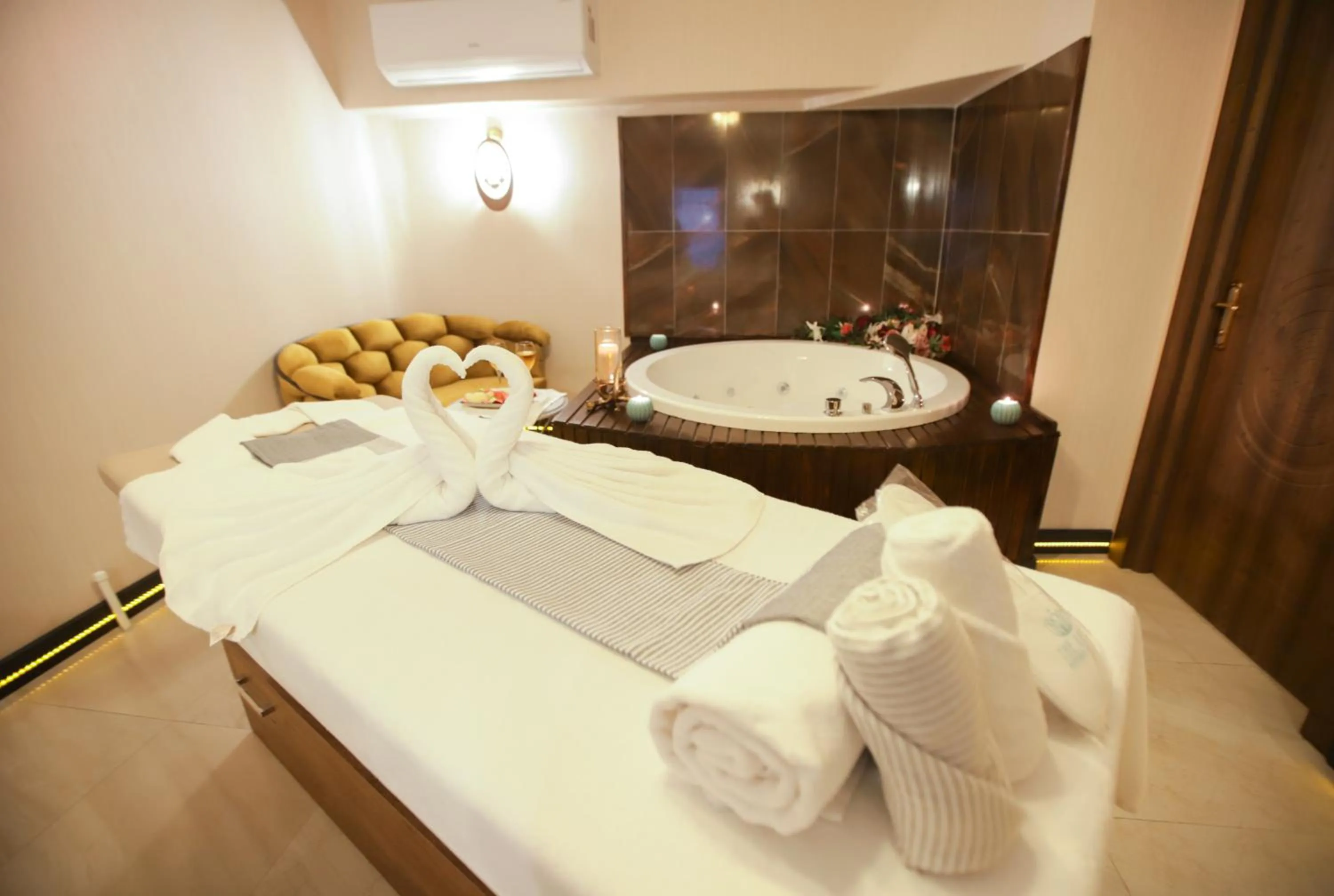 Spa and wellness centre/facilities, Bed in The Life Hotel & Spa