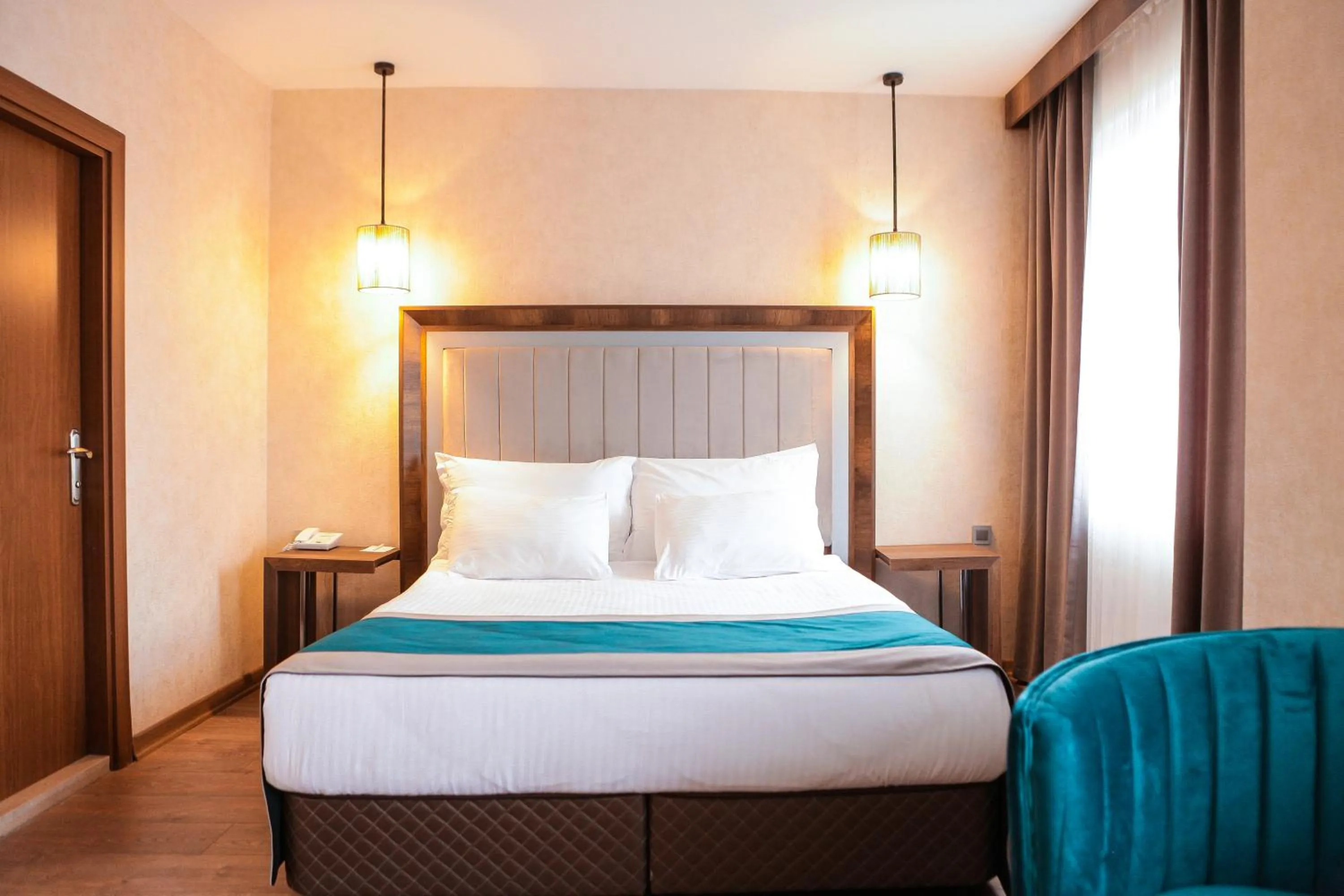 Massage, Bed in The Life Hotel & Spa