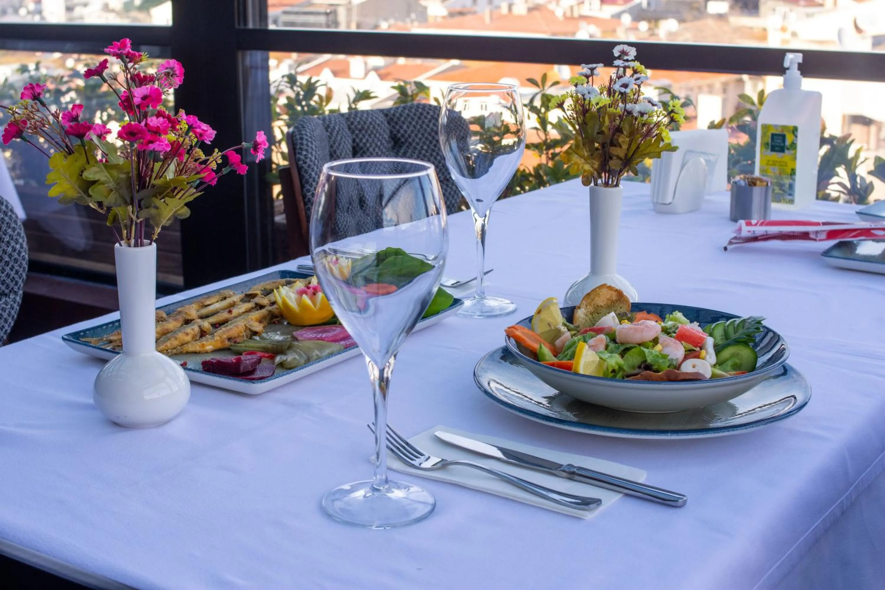 Restaurant/places to eat in The Life Hotel & Spa