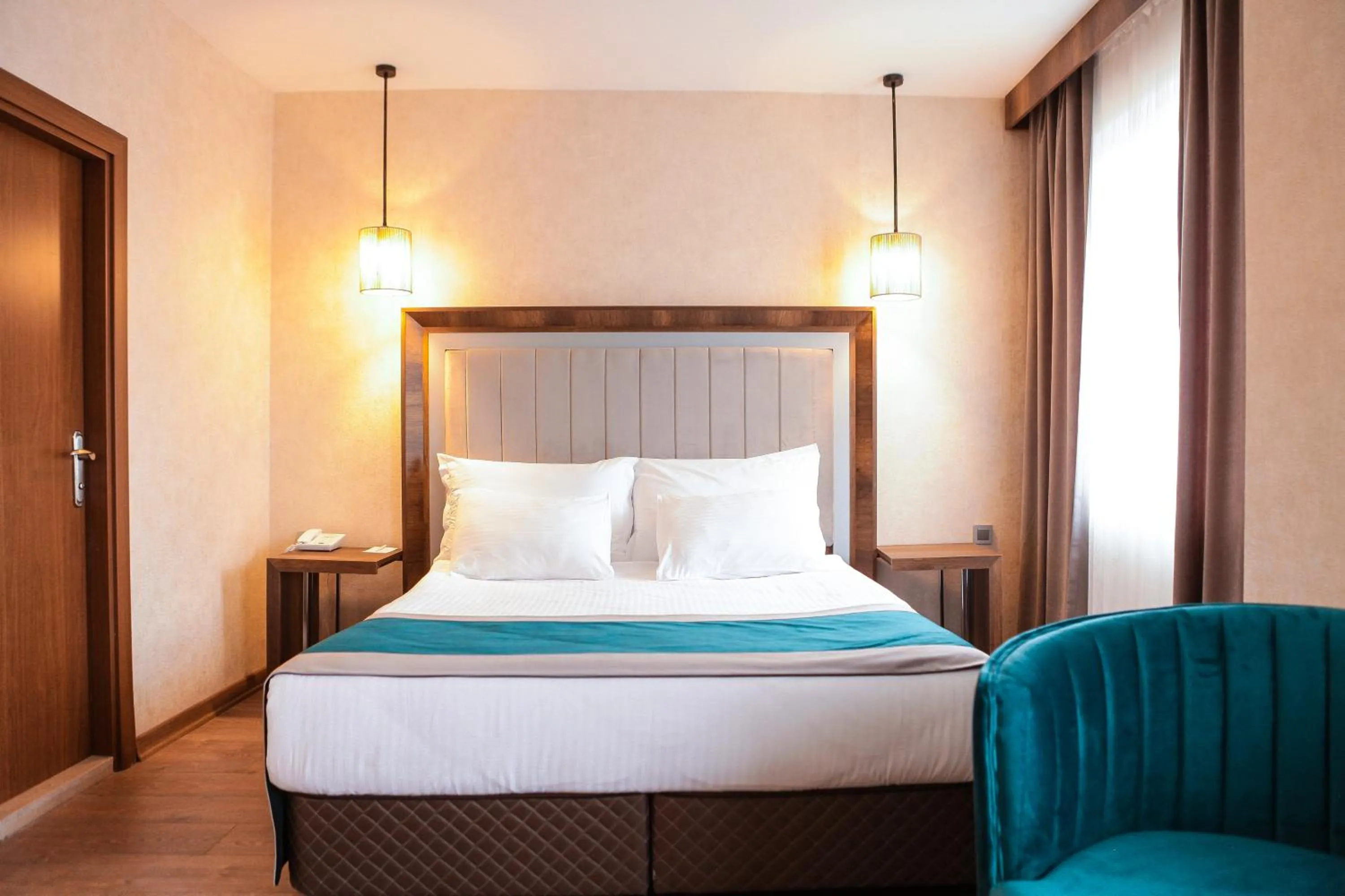 Massage, Bed in The Life Hotel & Spa