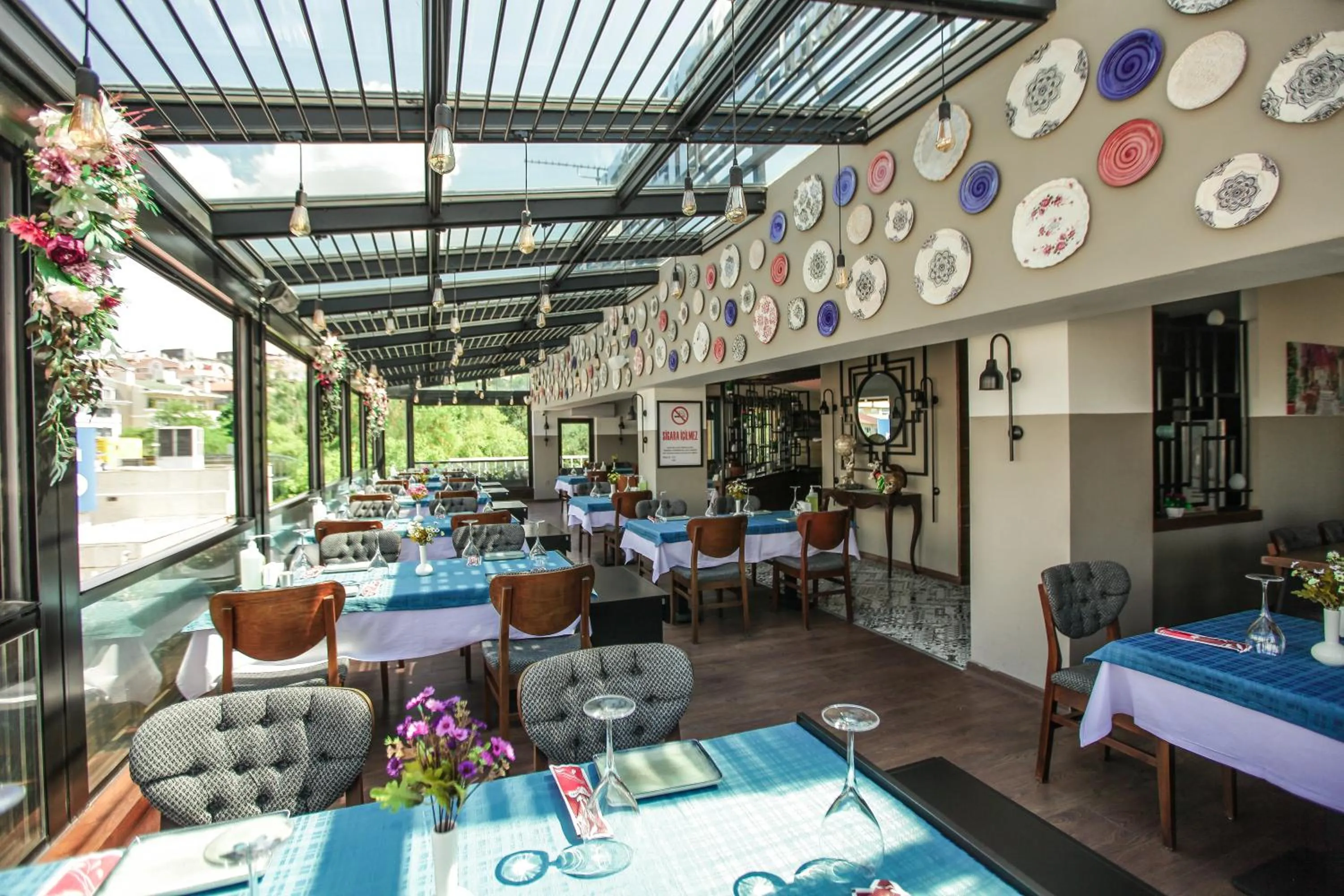 Restaurant/places to eat in The Life Hotel & Spa