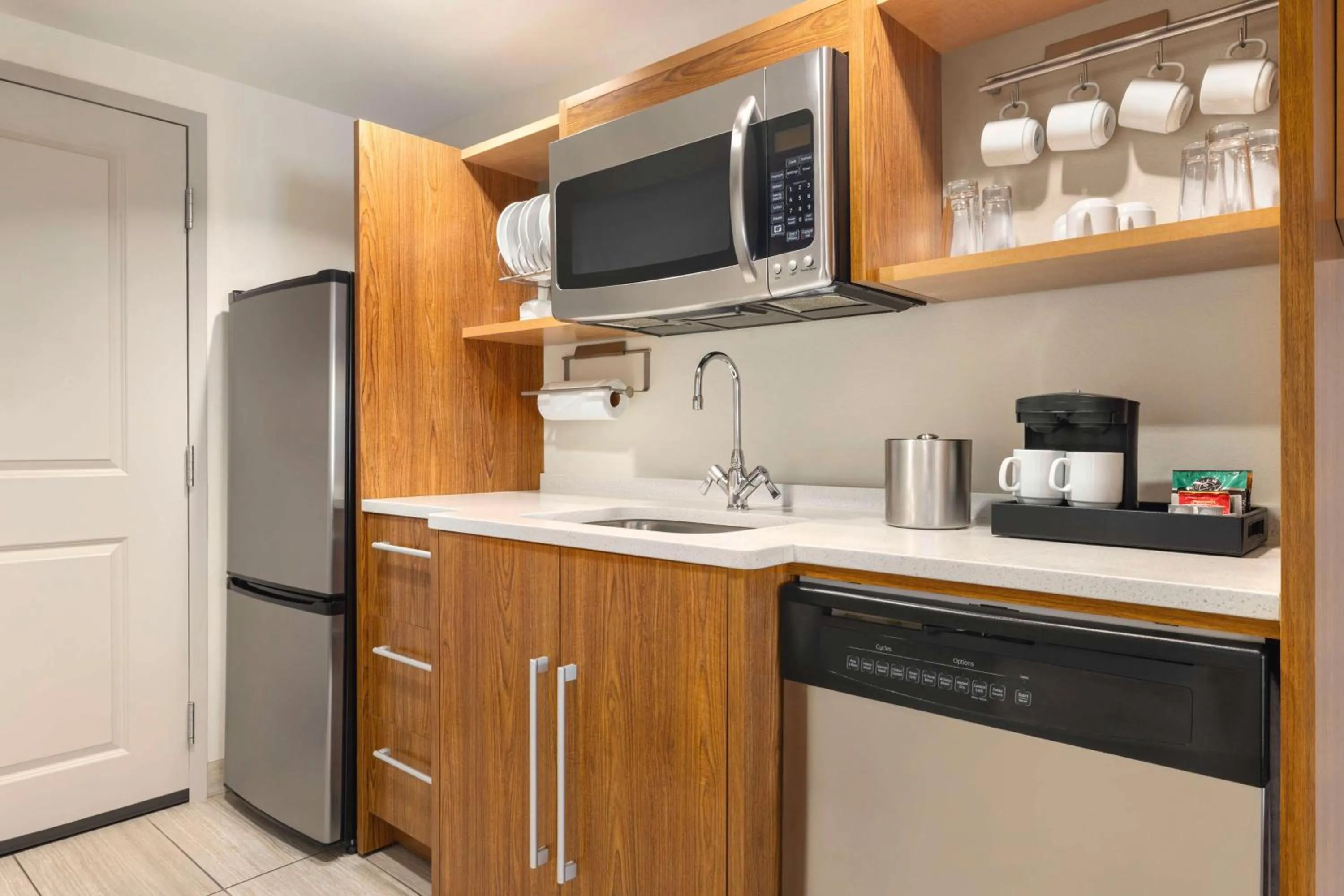 Kitchen or kitchenette in Home2 Suites by Hilton Denver West / Federal Center