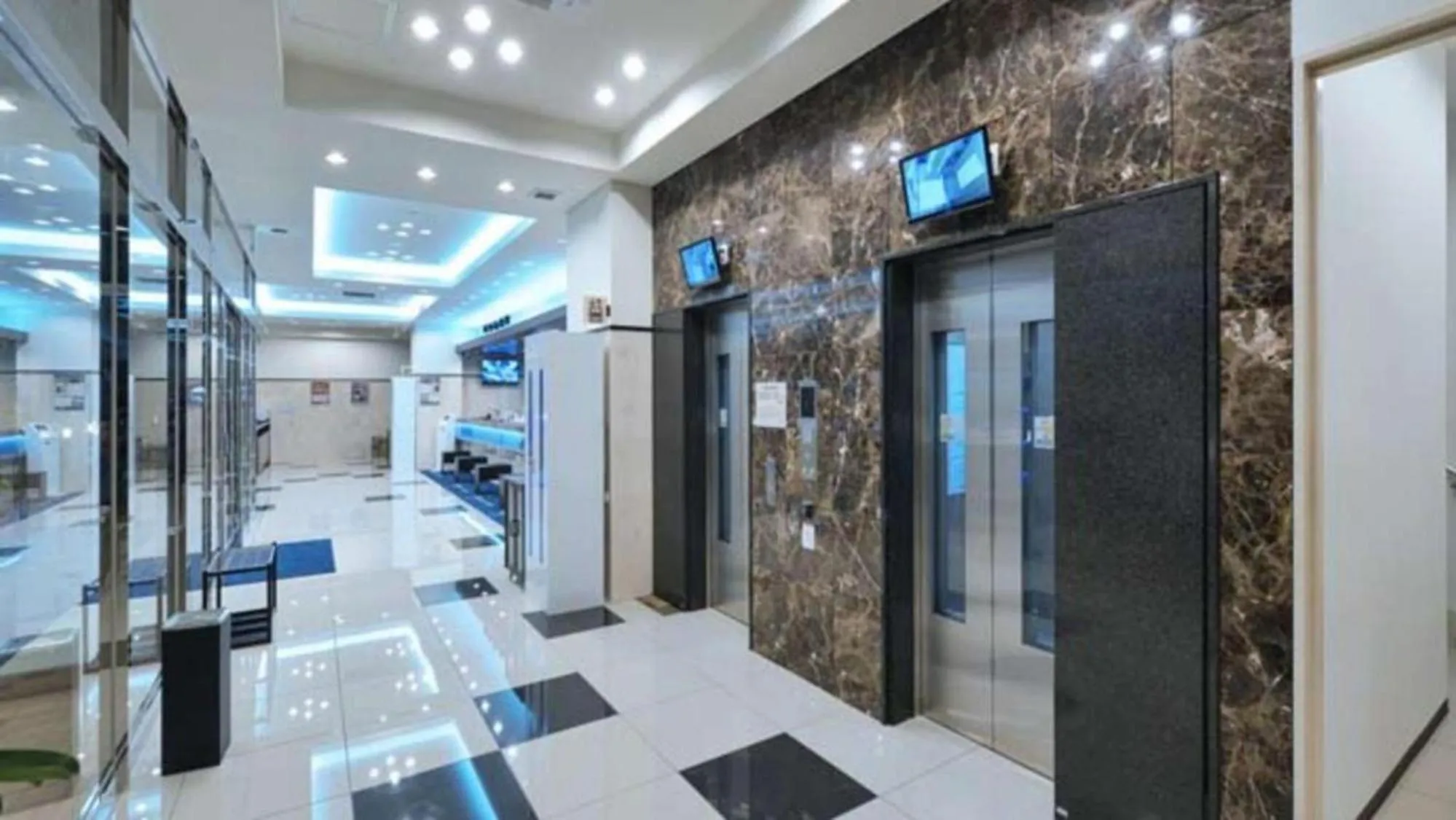 elevator in Toyoko Inn Shin-fuji-eki Minami-guchi