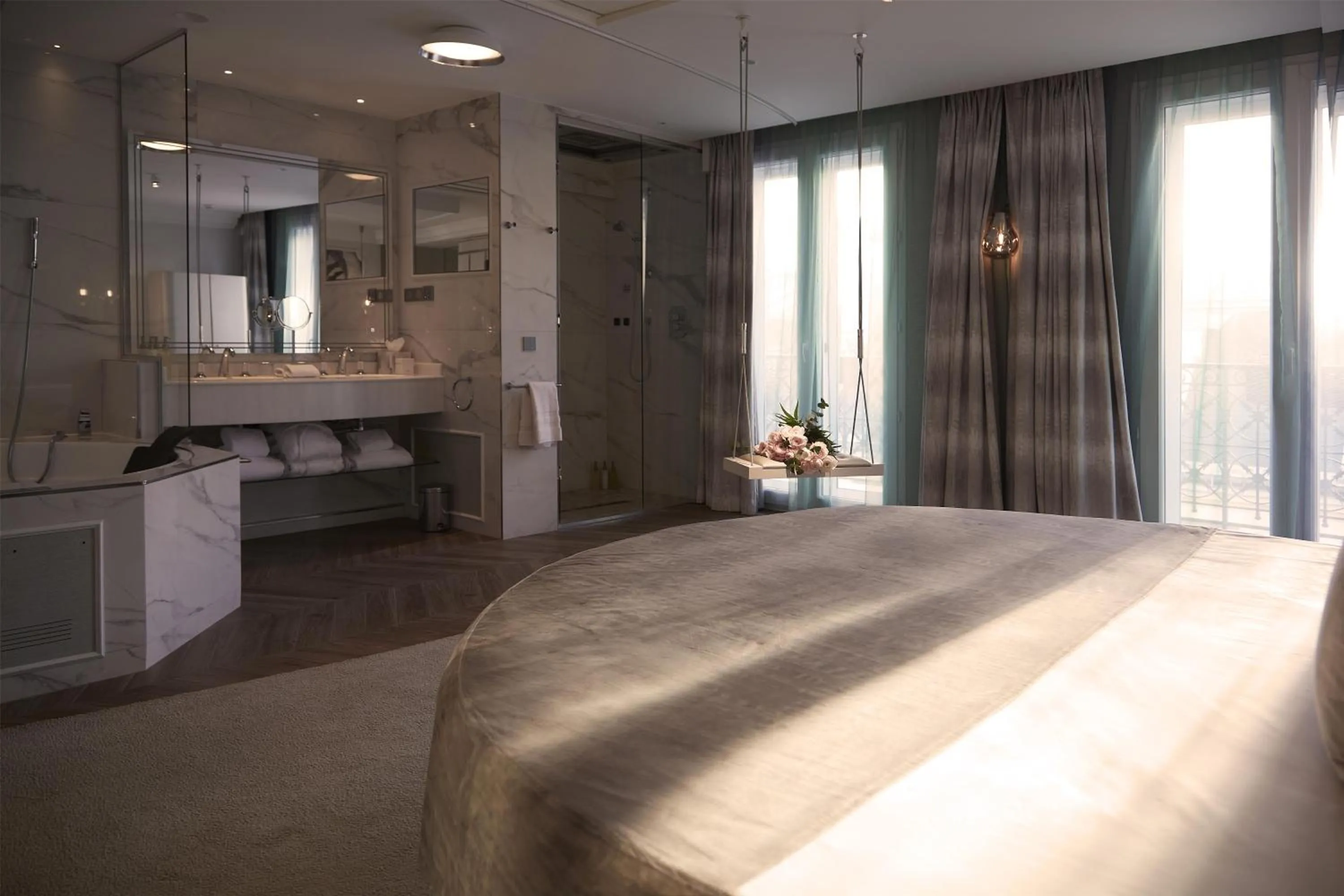 Shower in Paris j'Adore Hotel & Spa