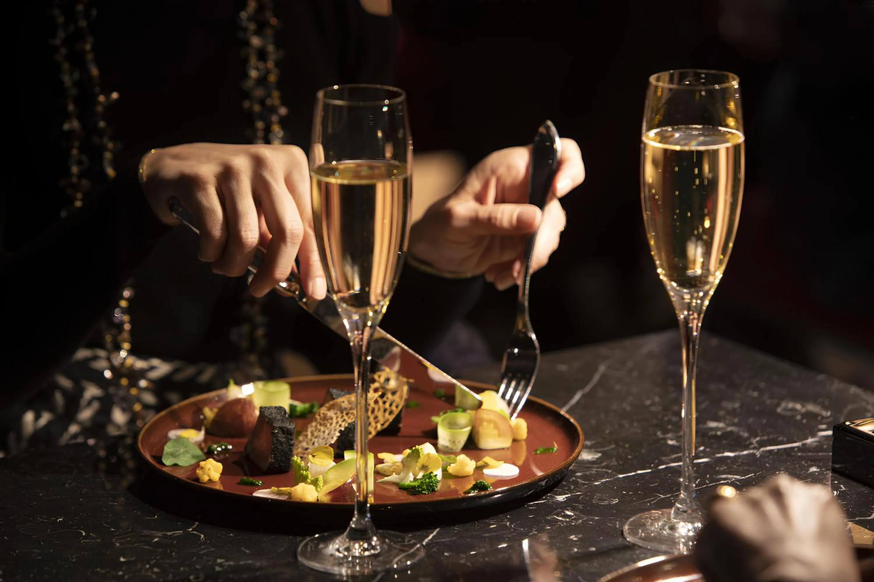 Restaurant/places to eat in Paris j'Adore Hotel & Spa