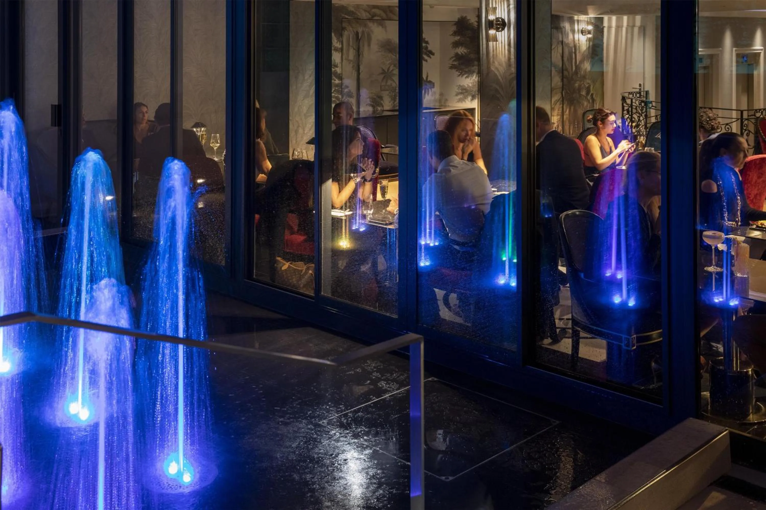 Restaurant/places to eat in Paris j'Adore Hotel & Spa