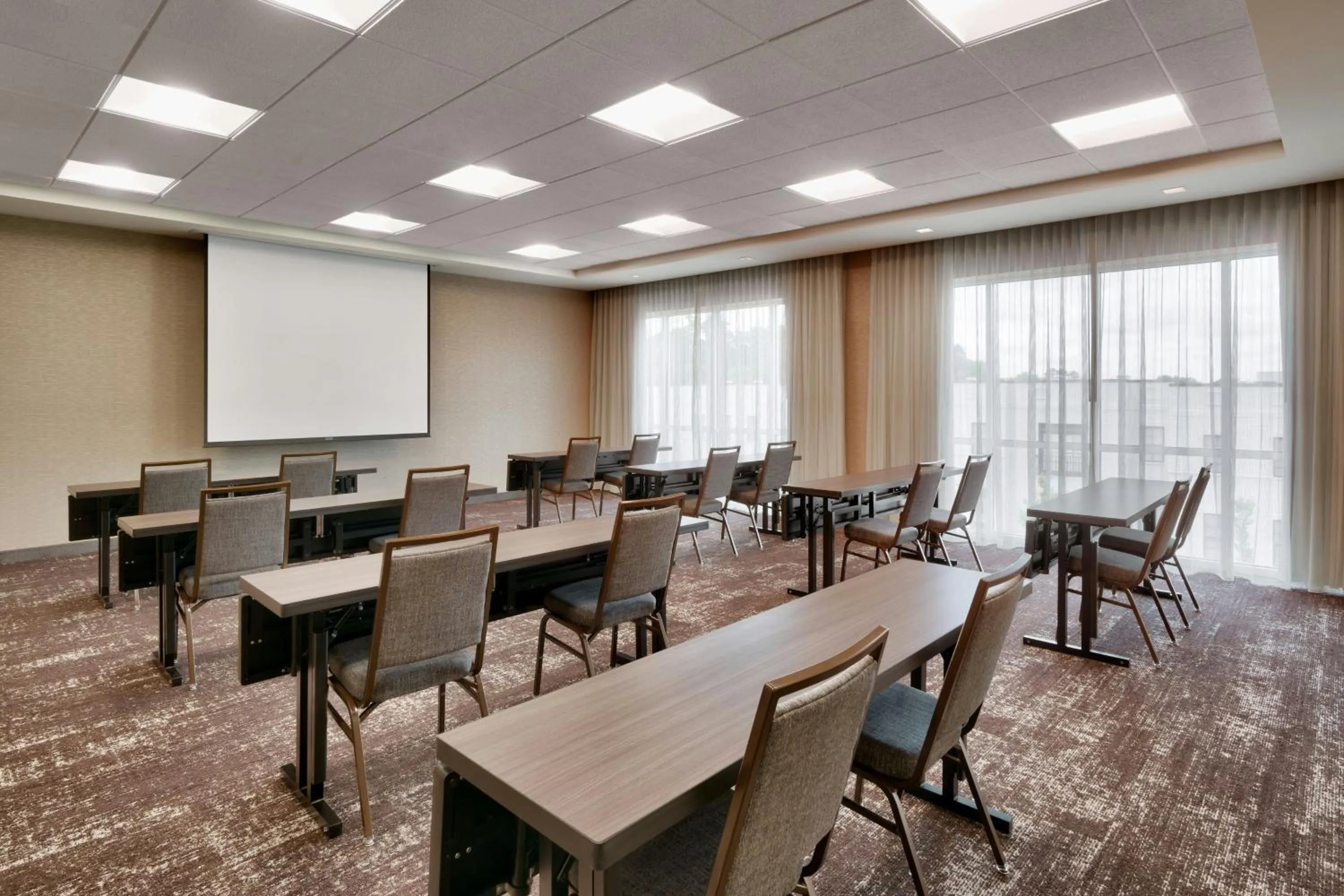 Meeting/conference room in Courtyard by Marriott Atlanta Duluth Downtown
