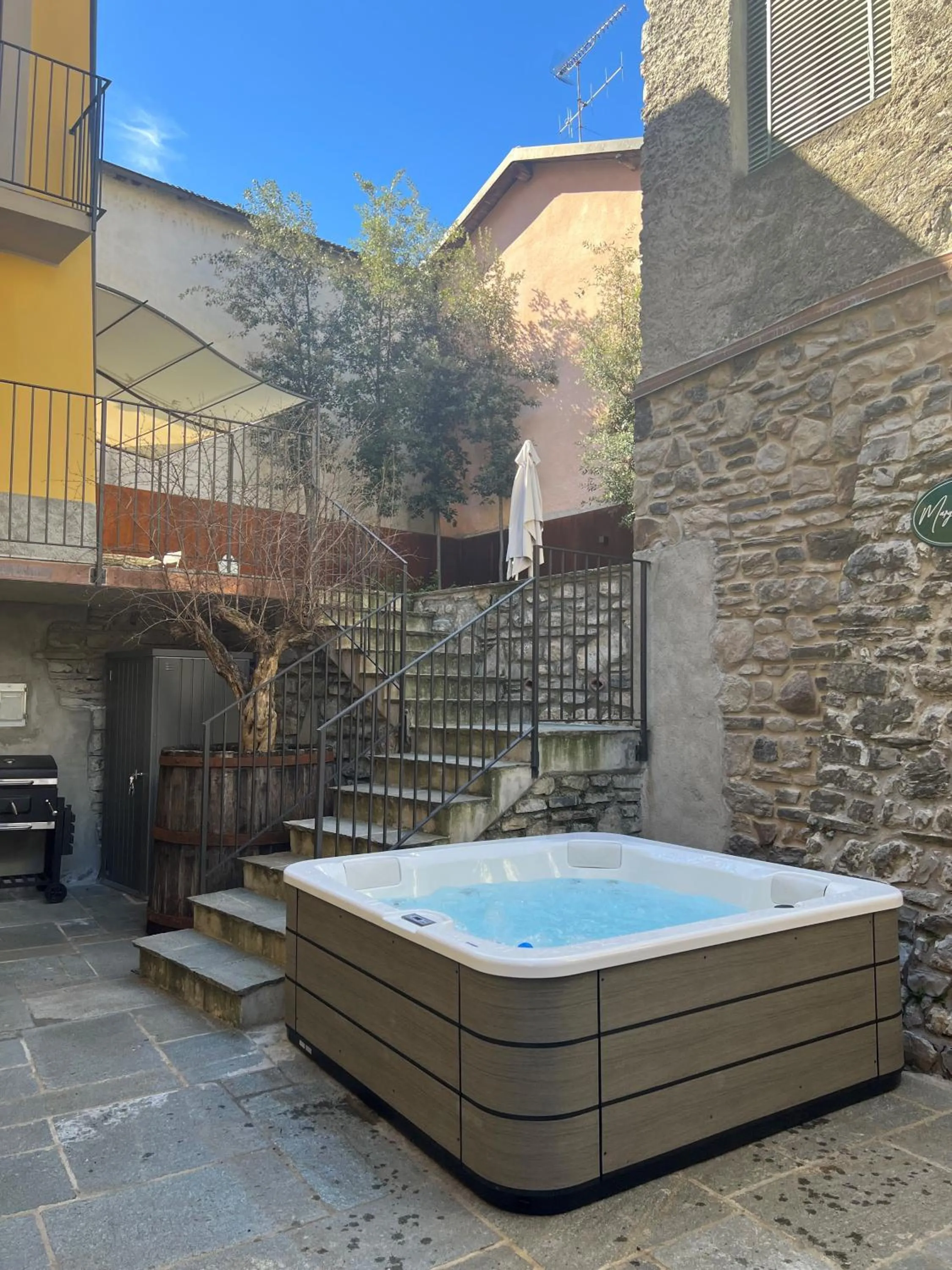 Hot Tub in Al Molo 5 - Lake Front