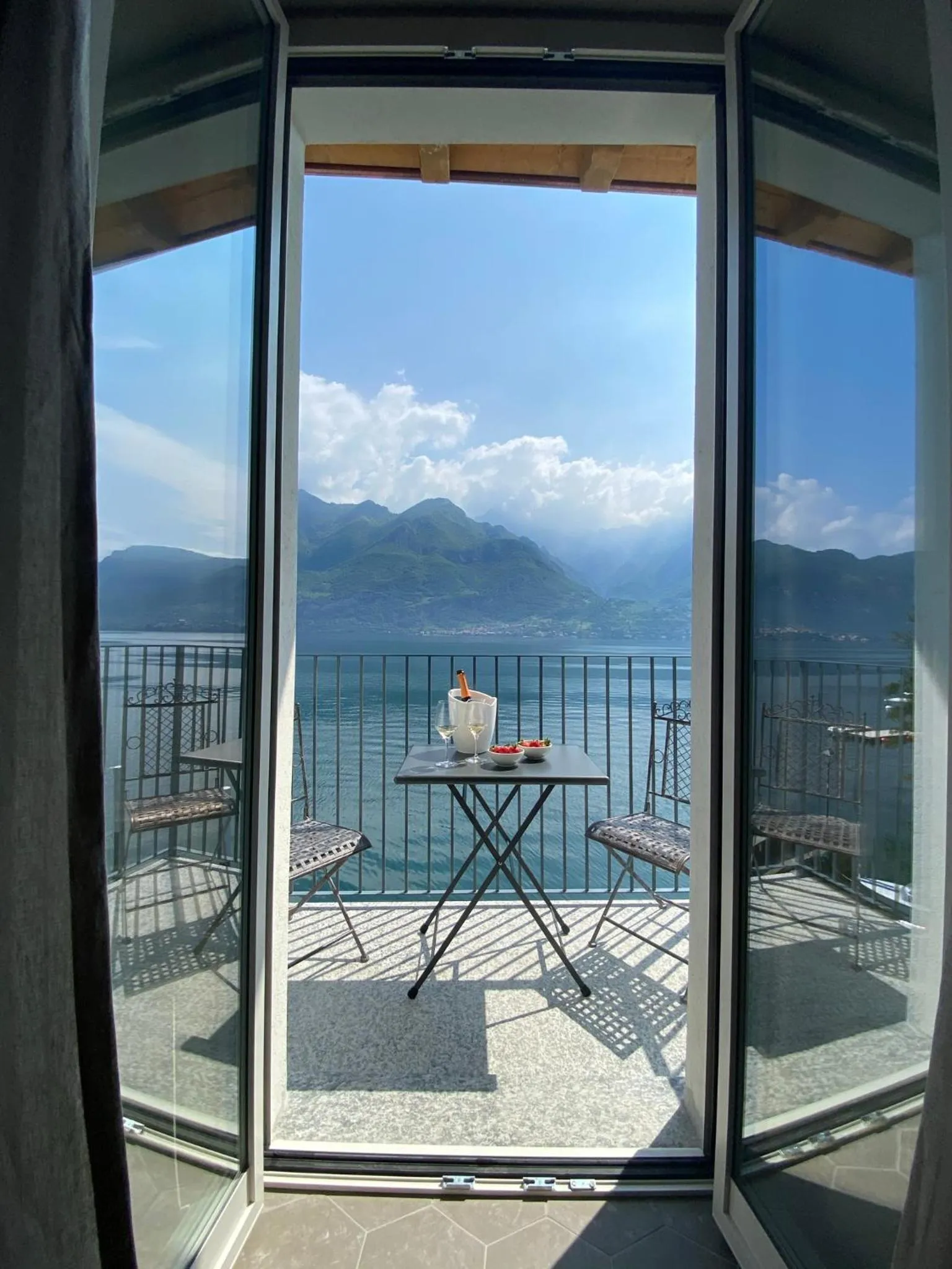 Balcony/Terrace in Al Molo 5 - Lake Front