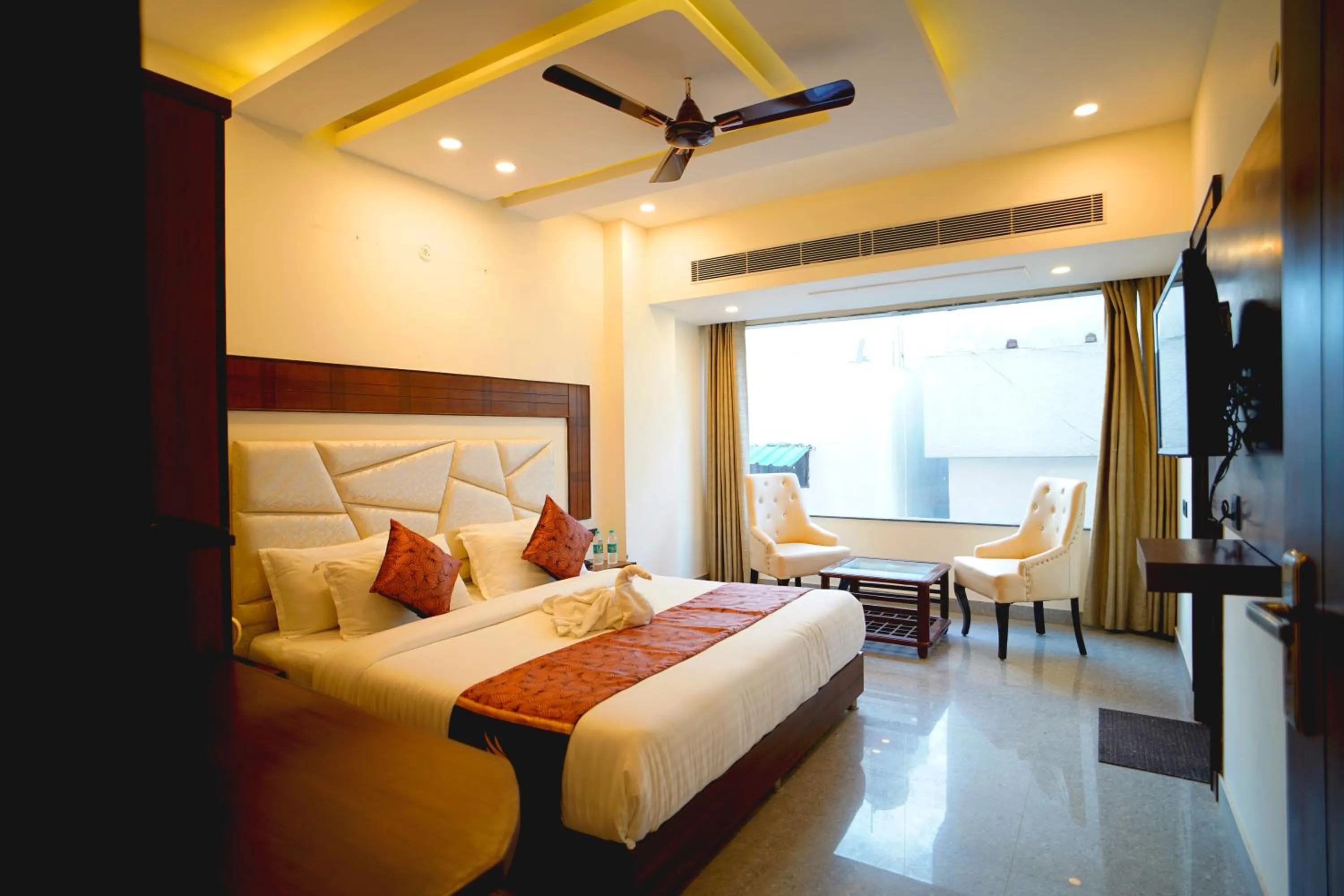 Bedroom, Bed in Hotel Doon's Pride