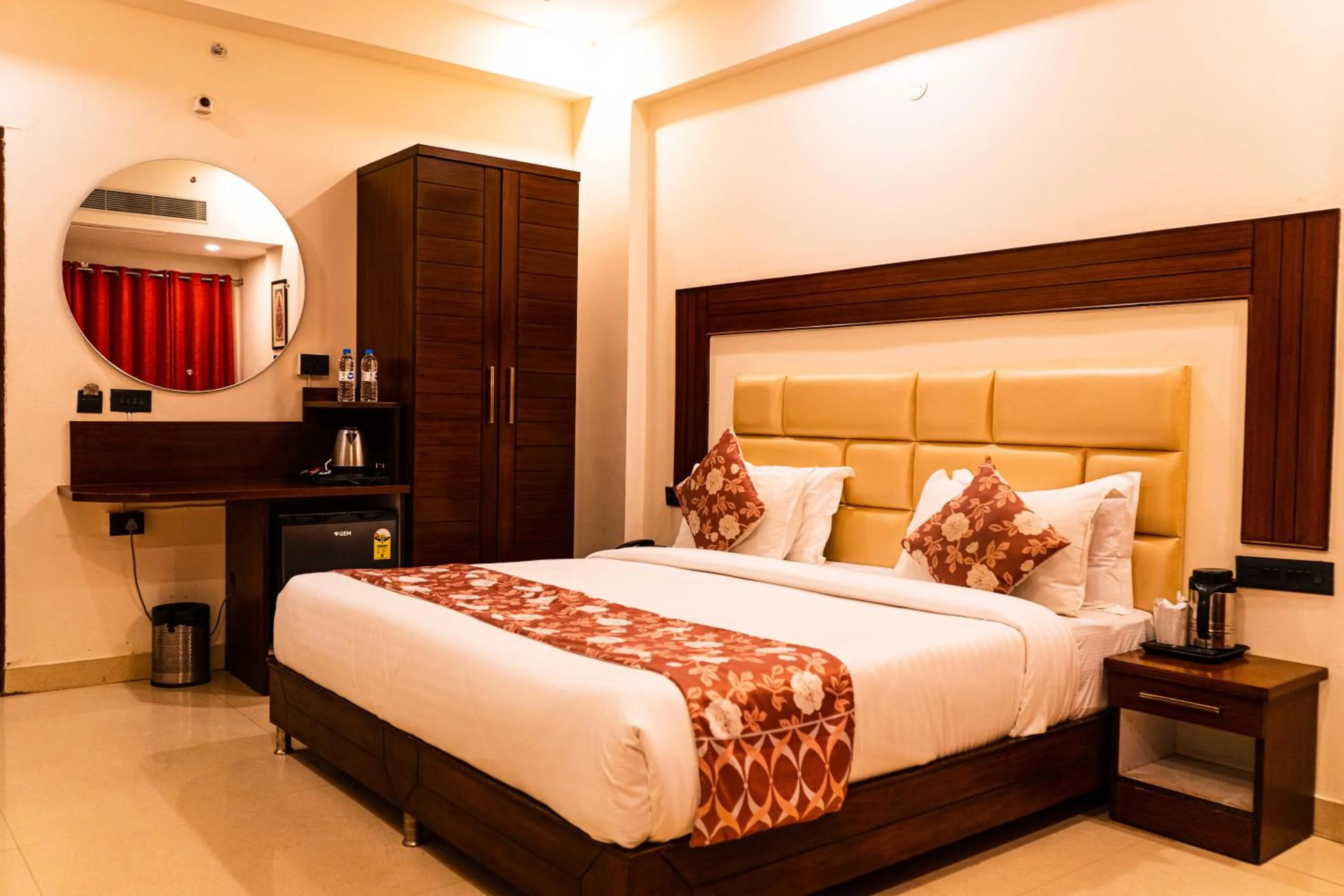 Bedroom, Bed in Hotel Doon's Pride