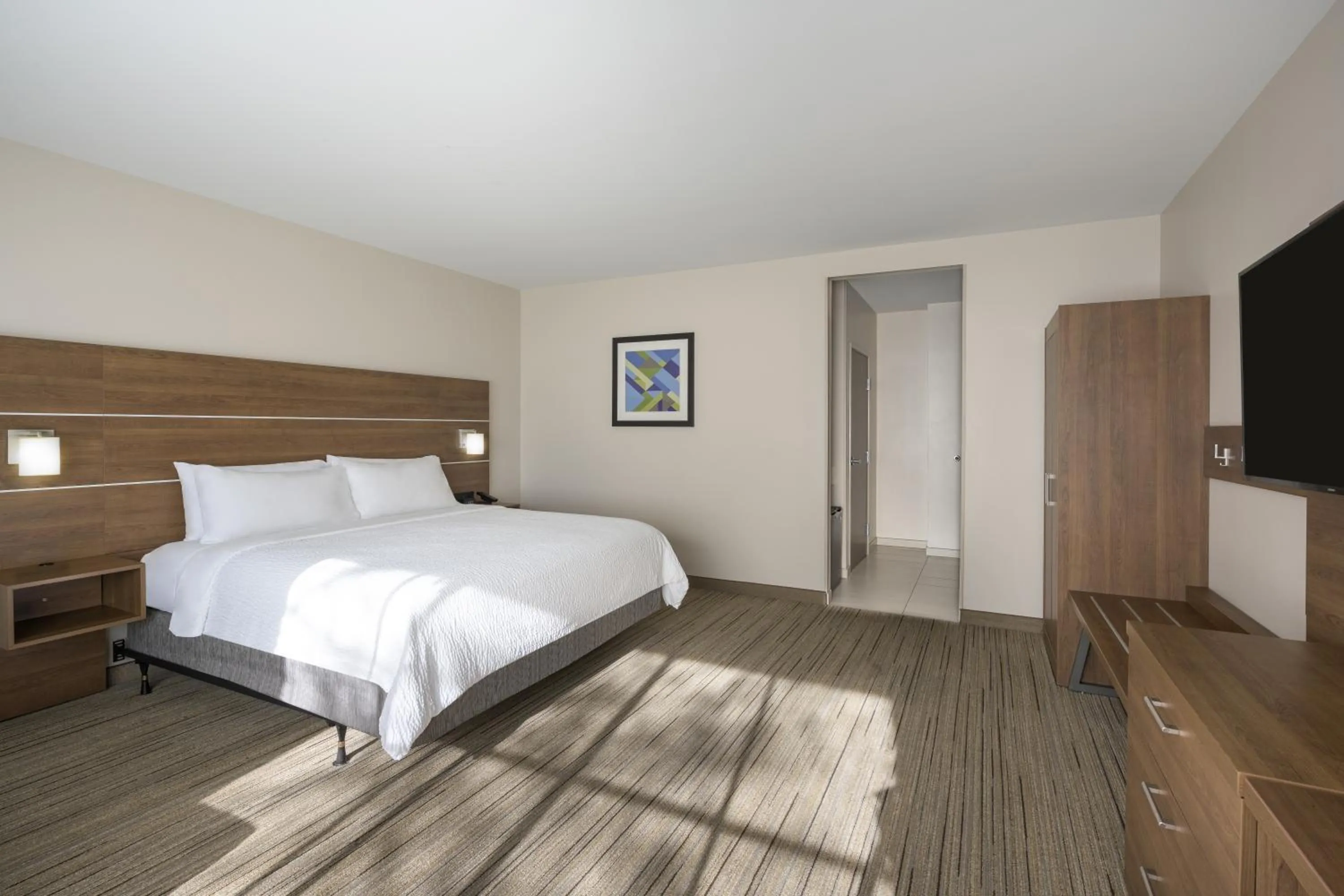 Bedroom, Bed in Holiday Inn Express & Suites - Gilbert - Mesa Gateway Airport