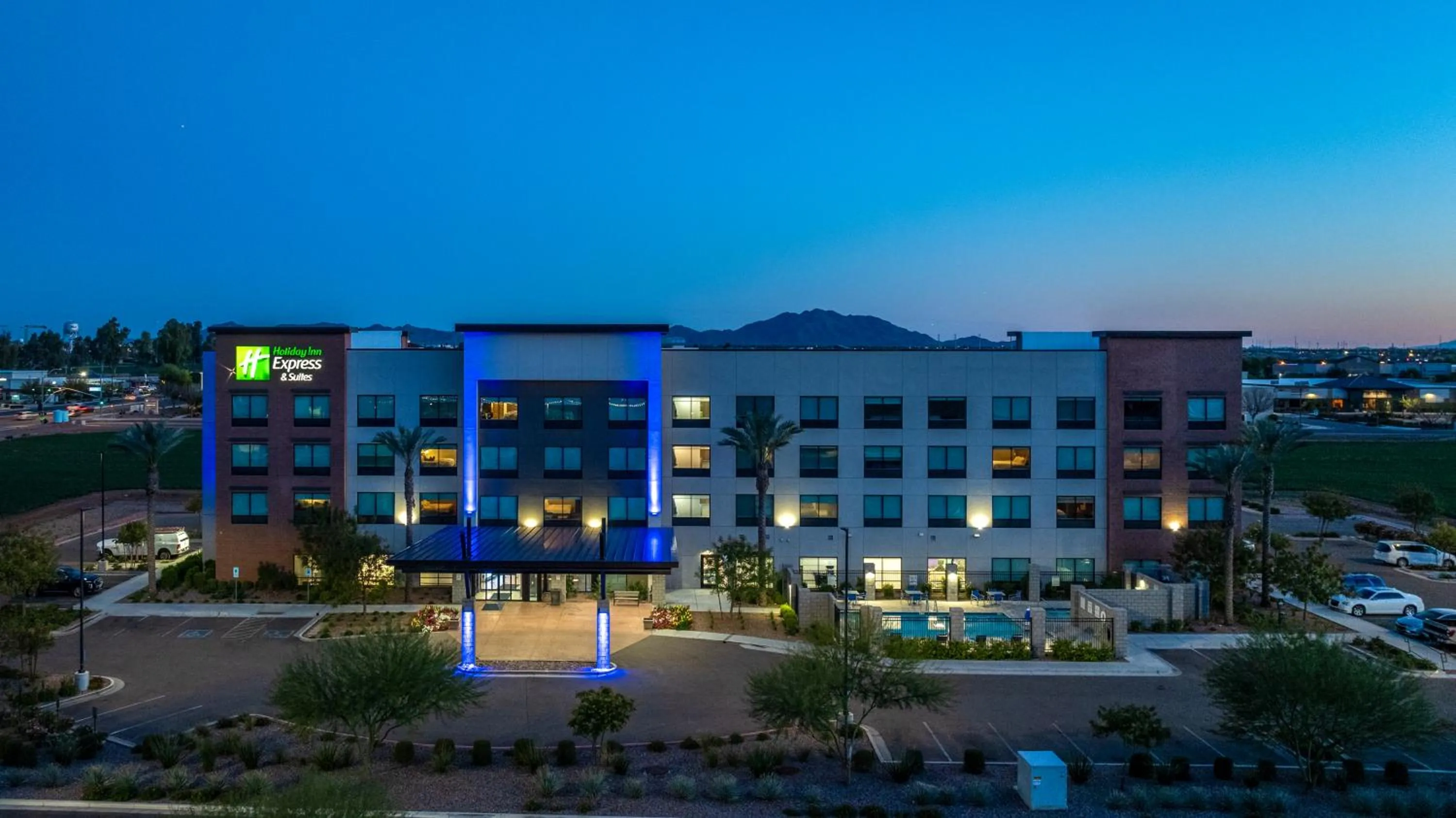 Property building in Holiday Inn Express & Suites - Gilbert - Mesa Gateway Airport