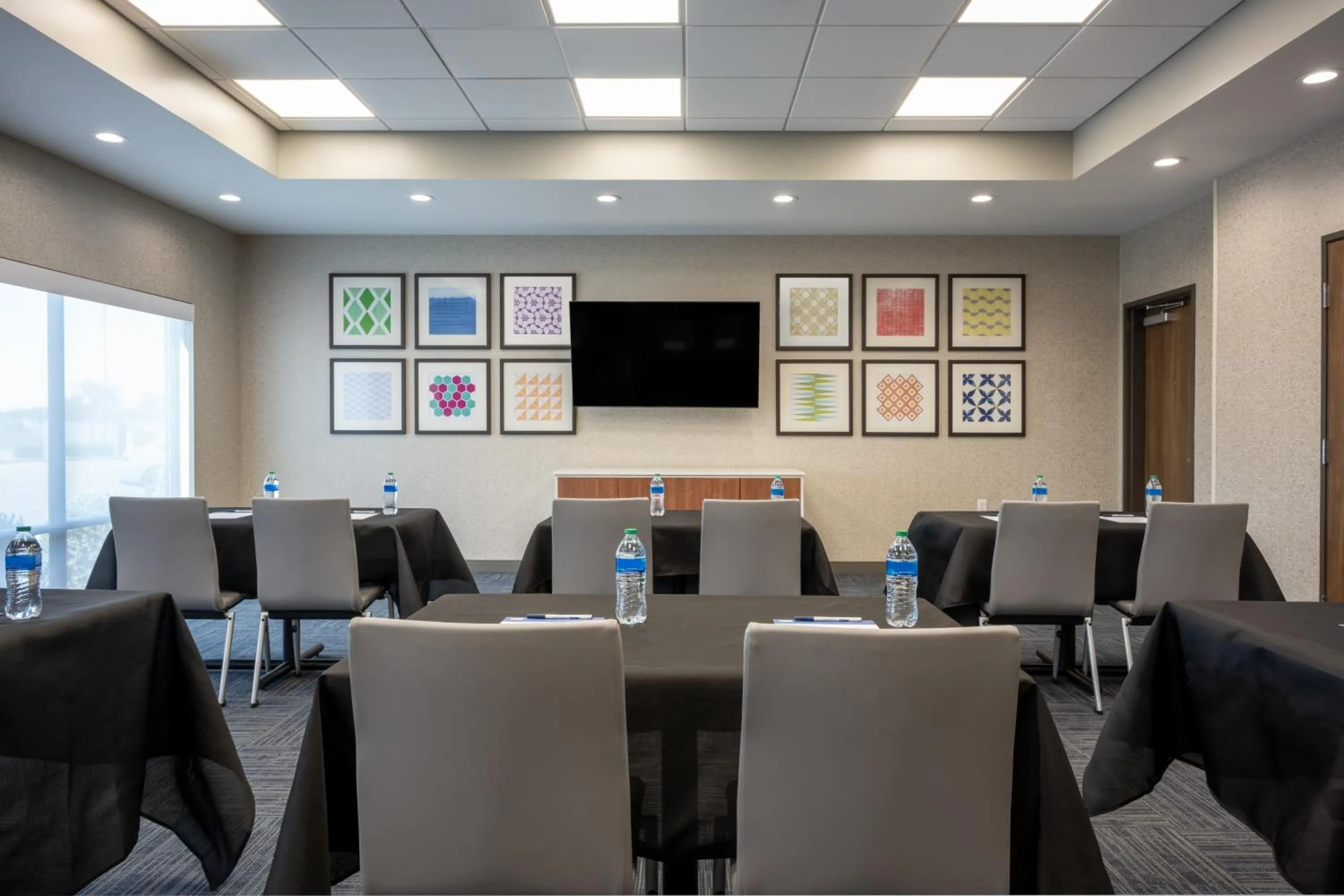 Meeting/conference room in Holiday Inn Express & Suites - Gilbert - Mesa Gateway Airport