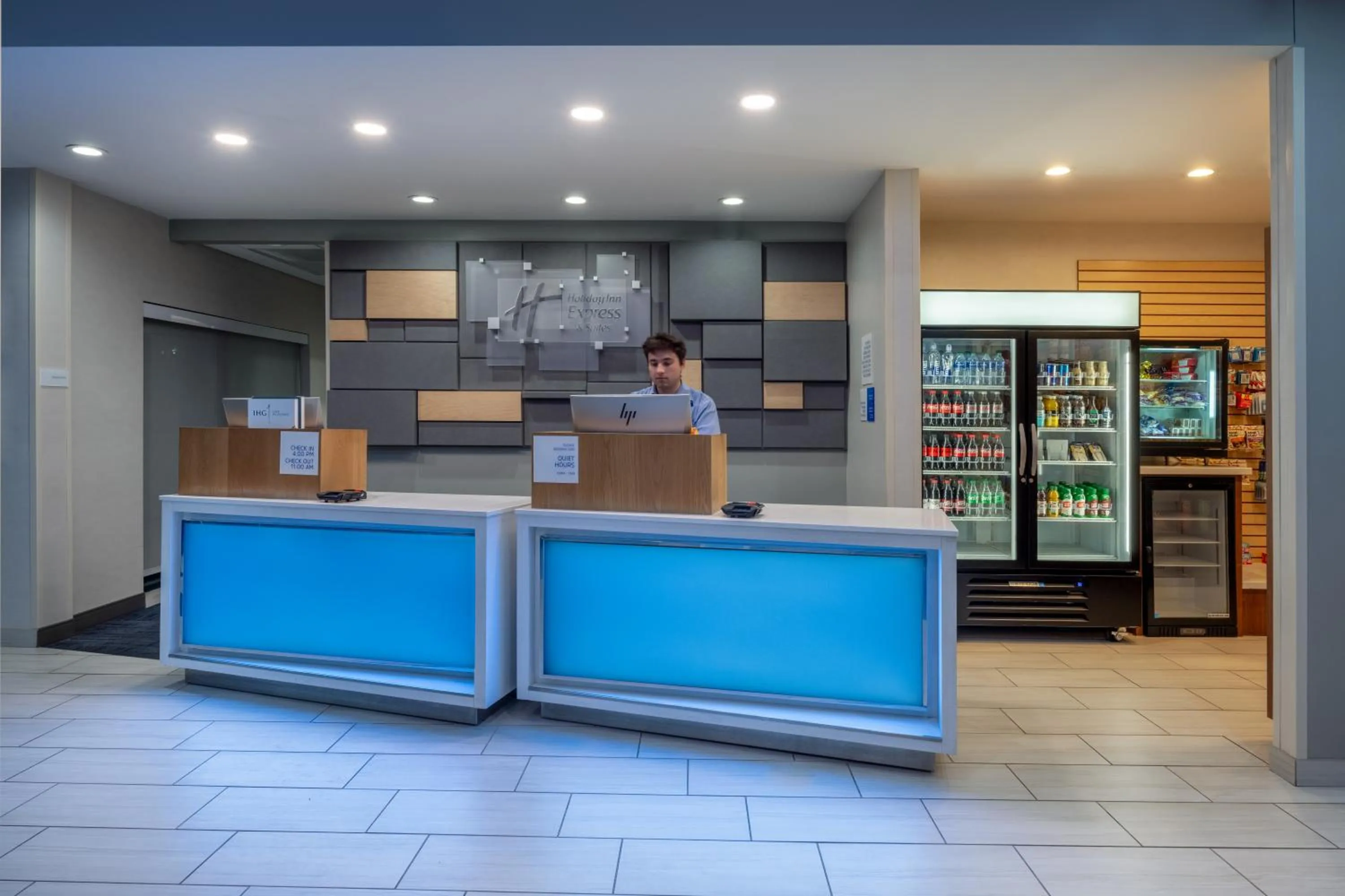 Lobby or reception in Holiday Inn Express & Suites - Gilbert - Mesa Gateway Airport