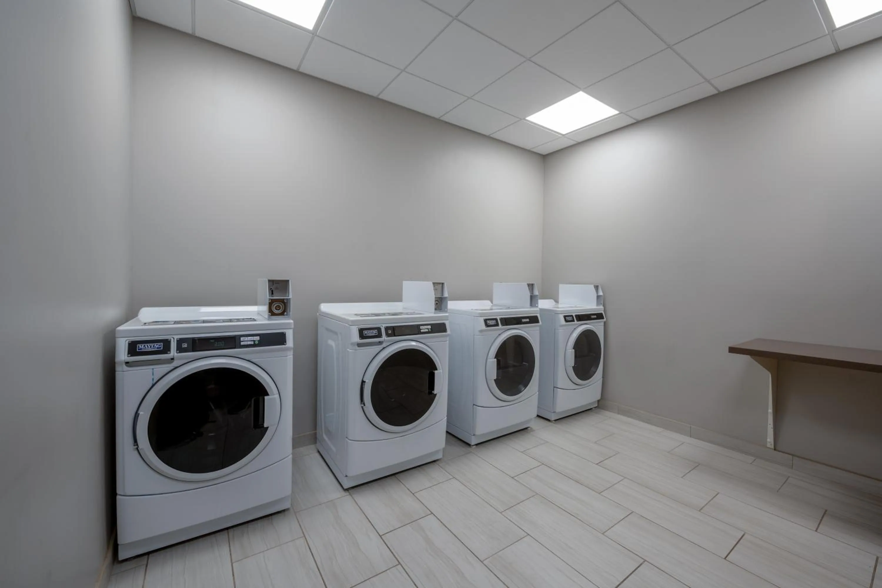 laundry in Holiday Inn Express & Suites - Gilbert - Mesa Gateway Airport