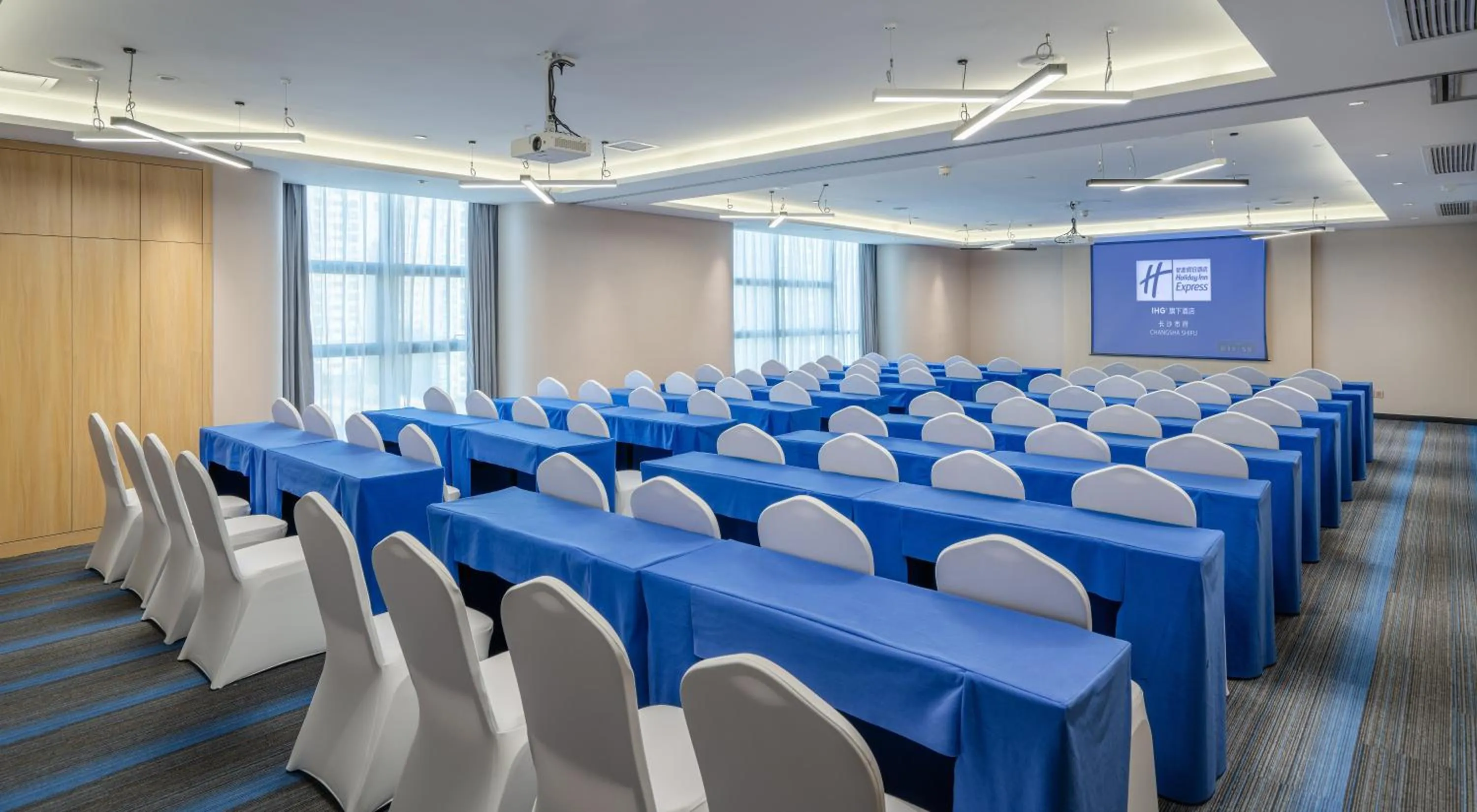 Meeting/conference room in Holiday Inn Express Changsha Shifu by IHG