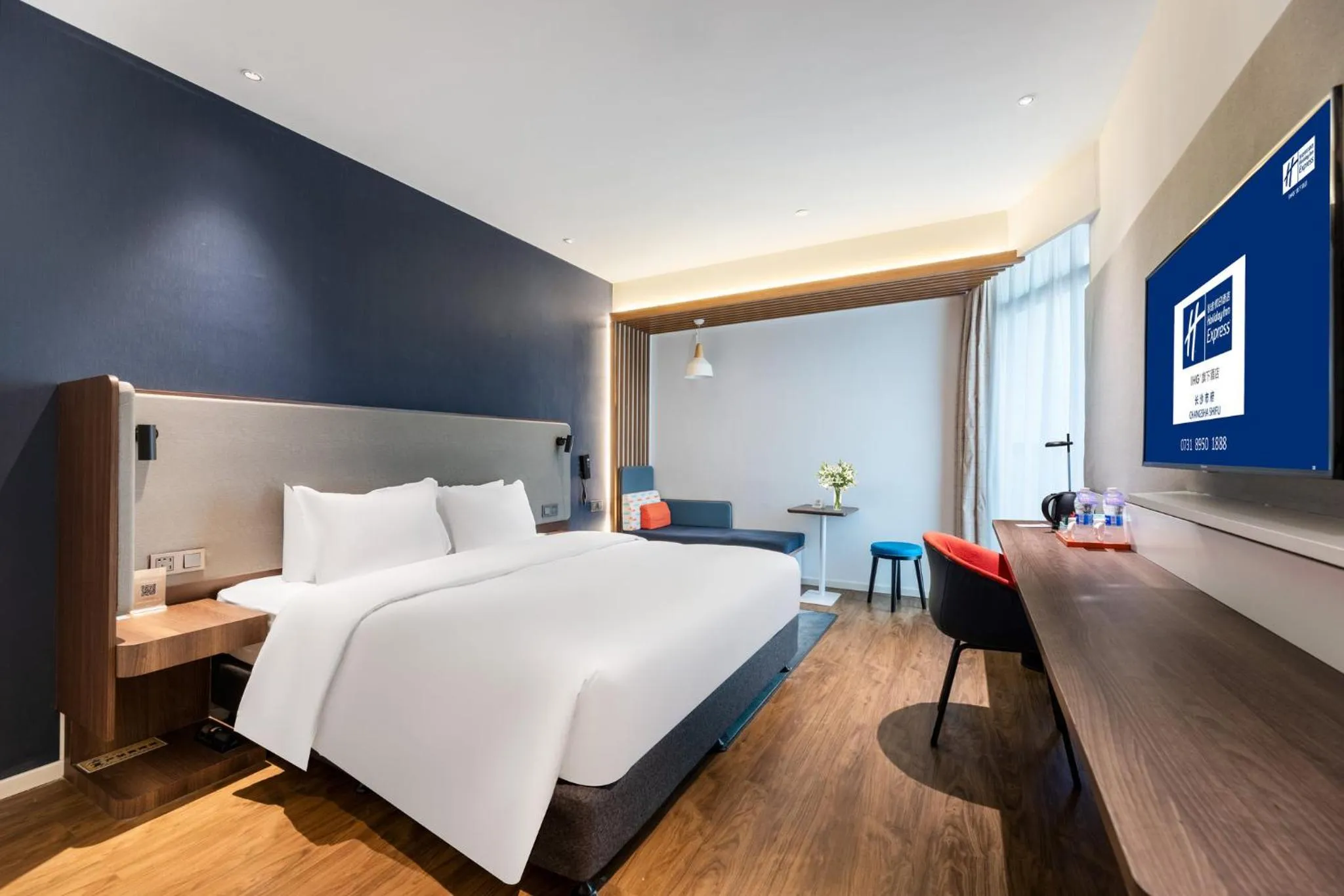 Photo of the whole room, Bed in Holiday Inn Express Changsha Shifu by IHG