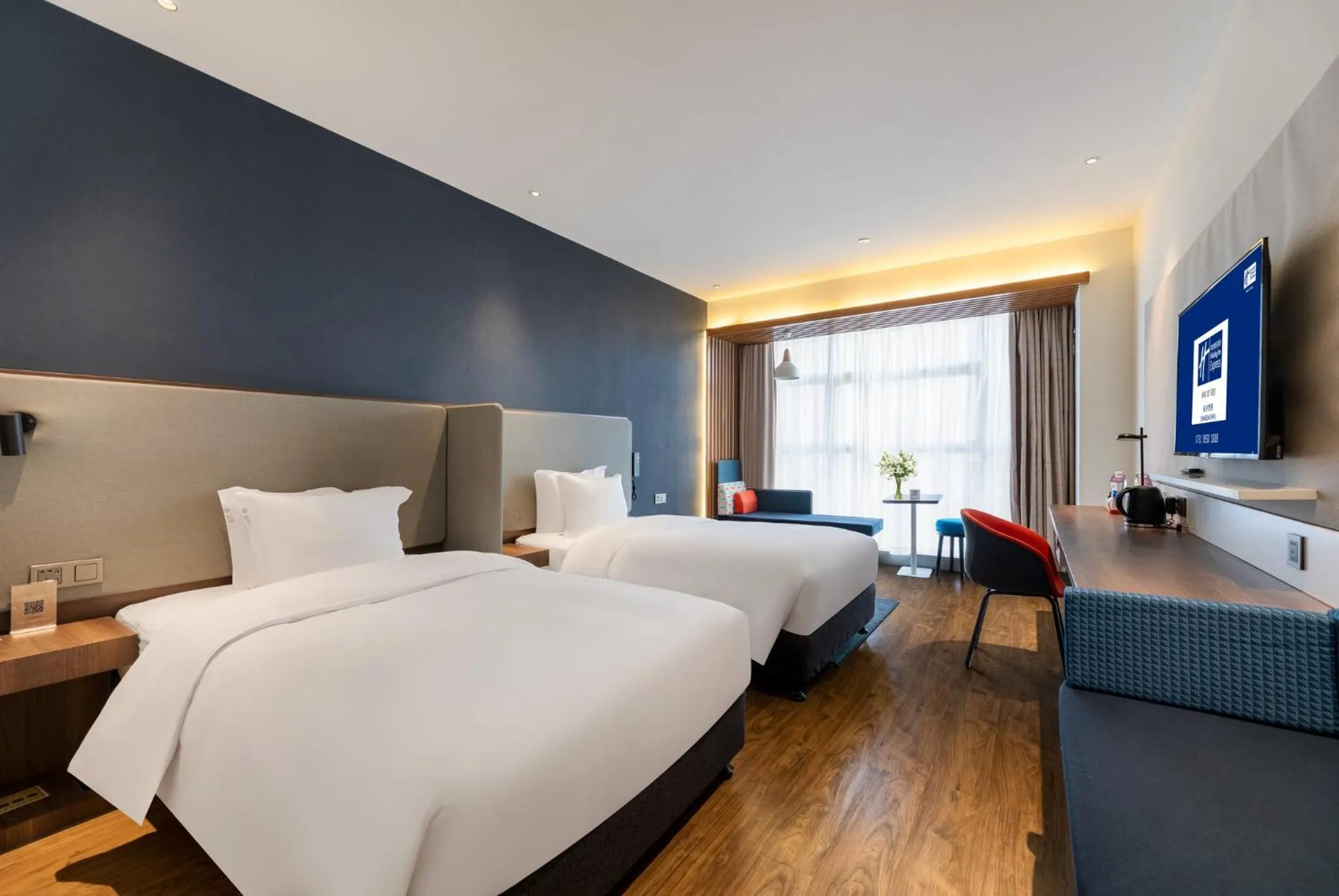 Photo of the whole room, Bed in Holiday Inn Express Changsha Shifu by IHG