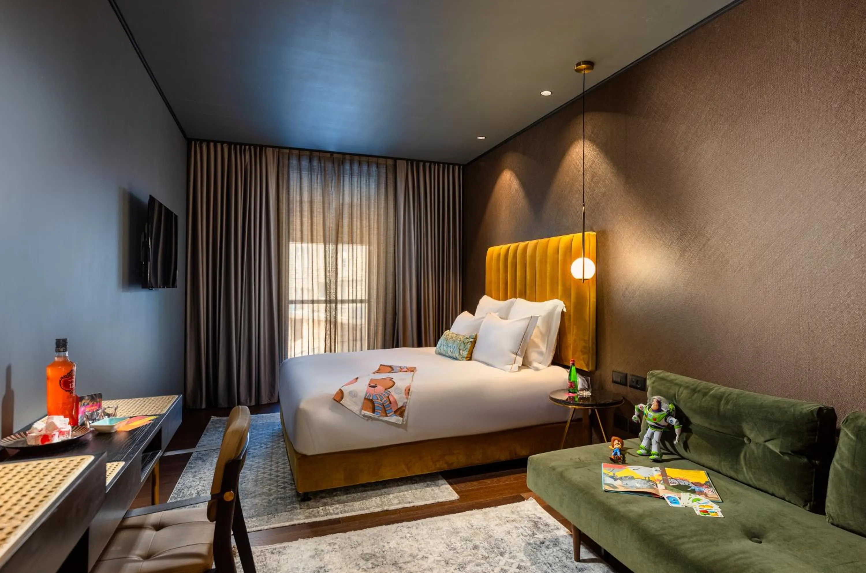 Bedroom, Bed in Brown Machne Yehuda