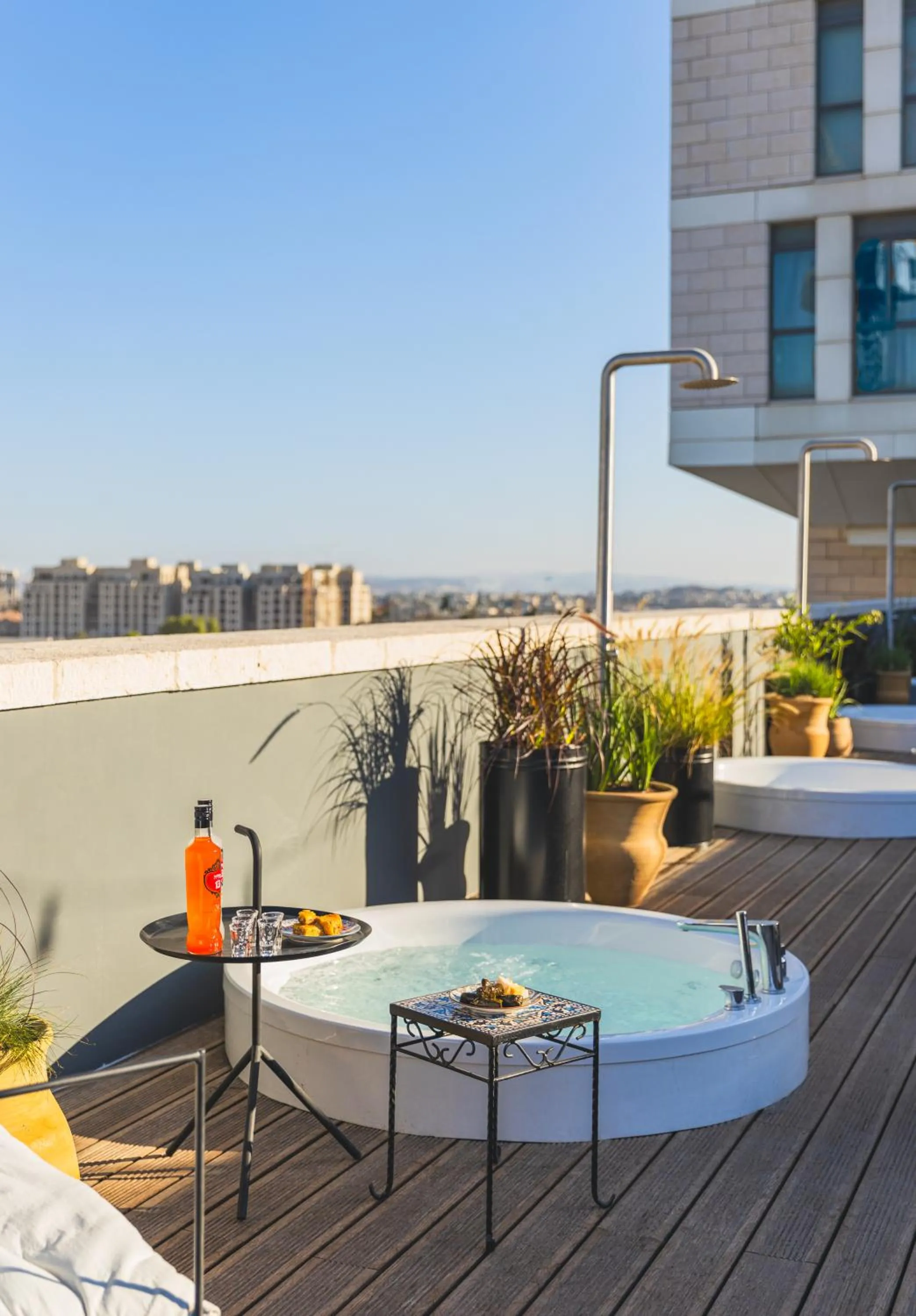 Hot Tub in Brown Machne Yehuda