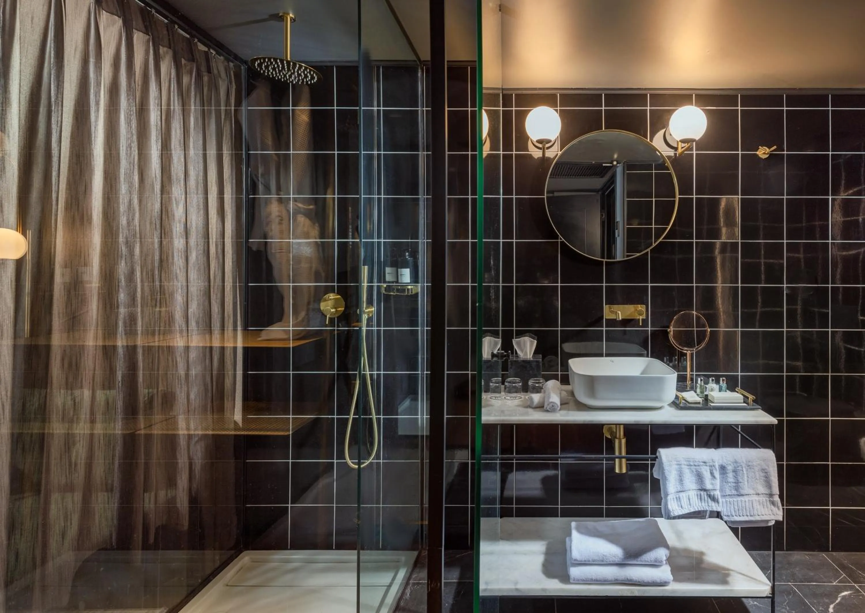 Bedroom in Brown Machne Yehuda