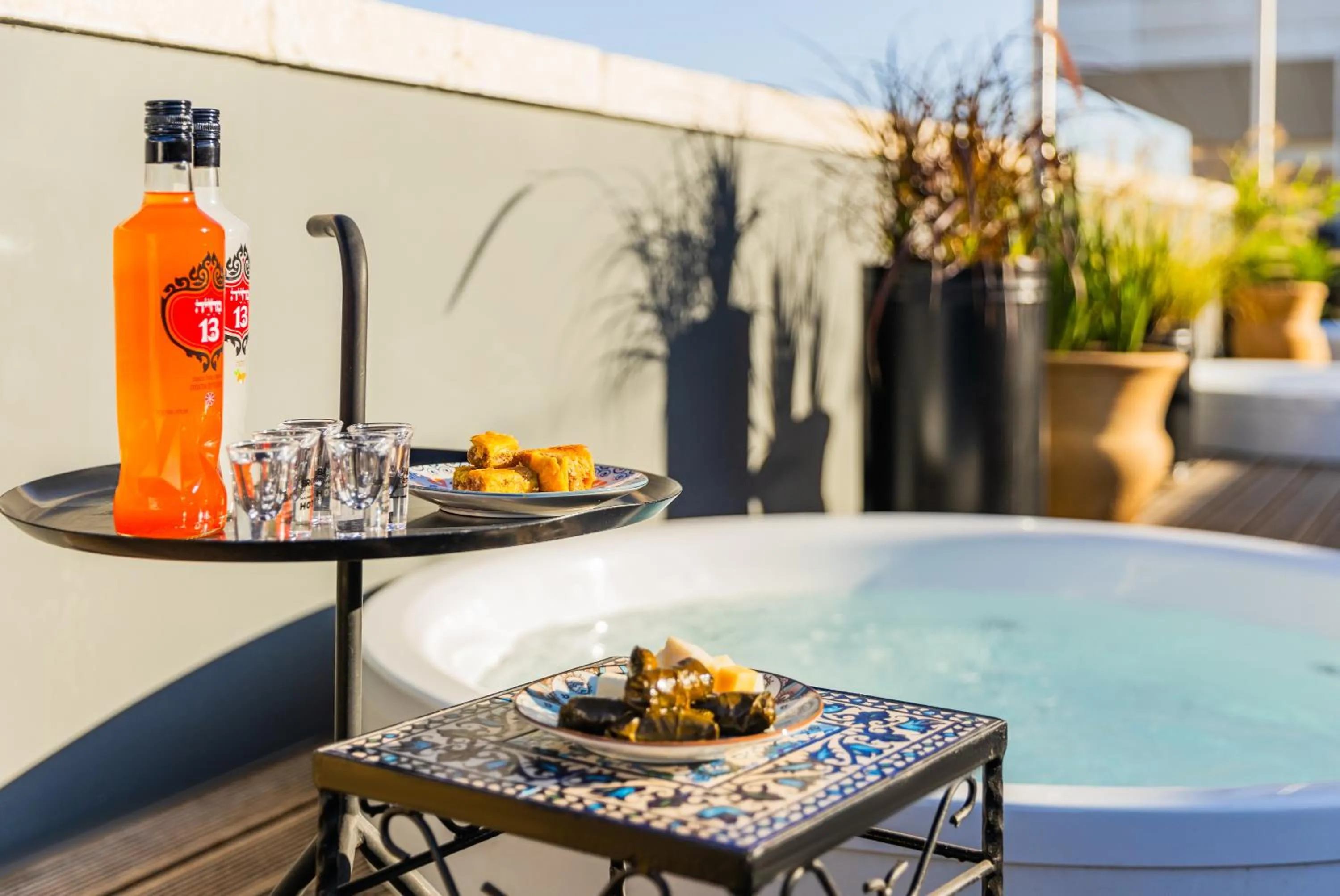 Hot Tub in Brown Machne Yehuda