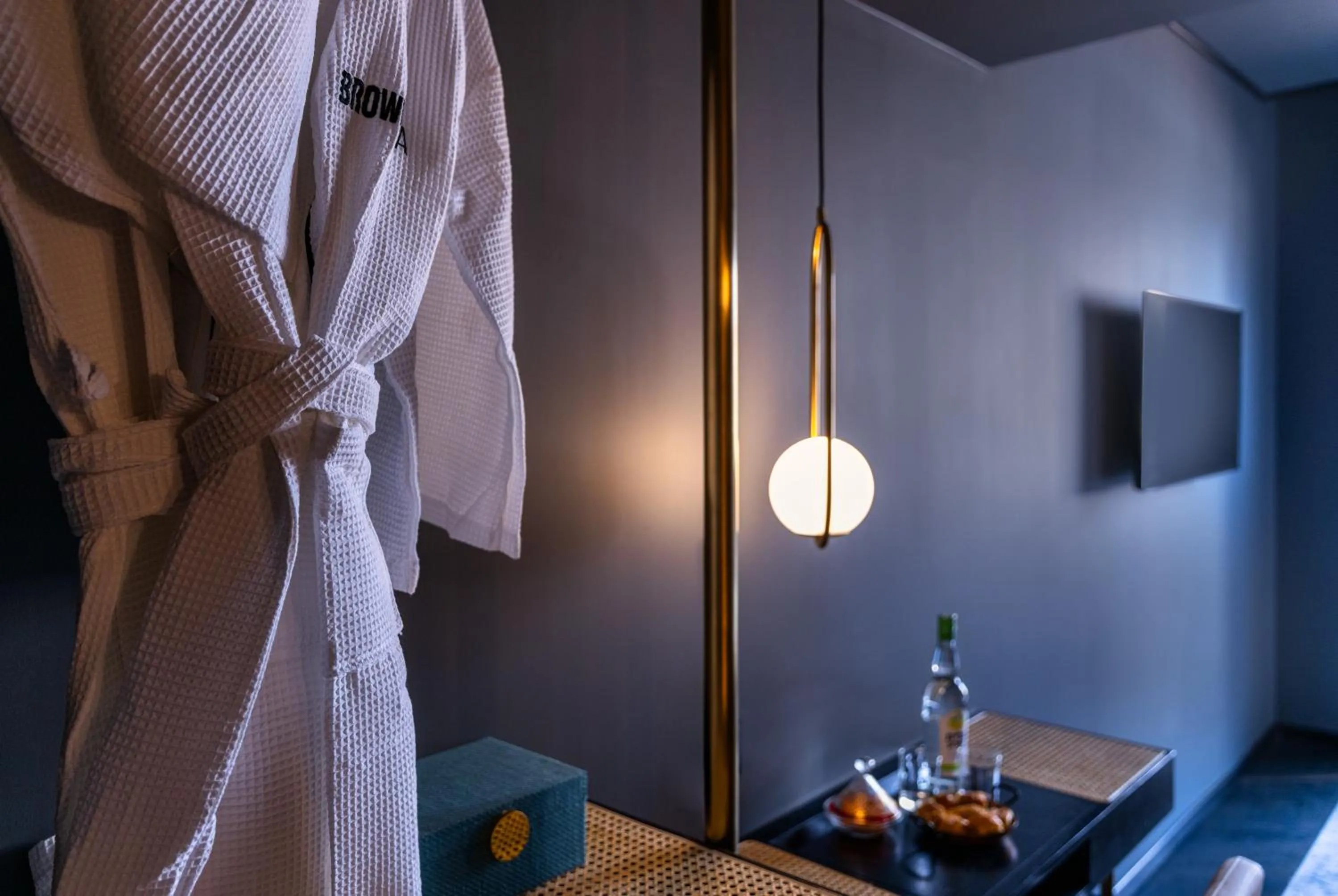 Other, Bed in Brown Machne Yehuda