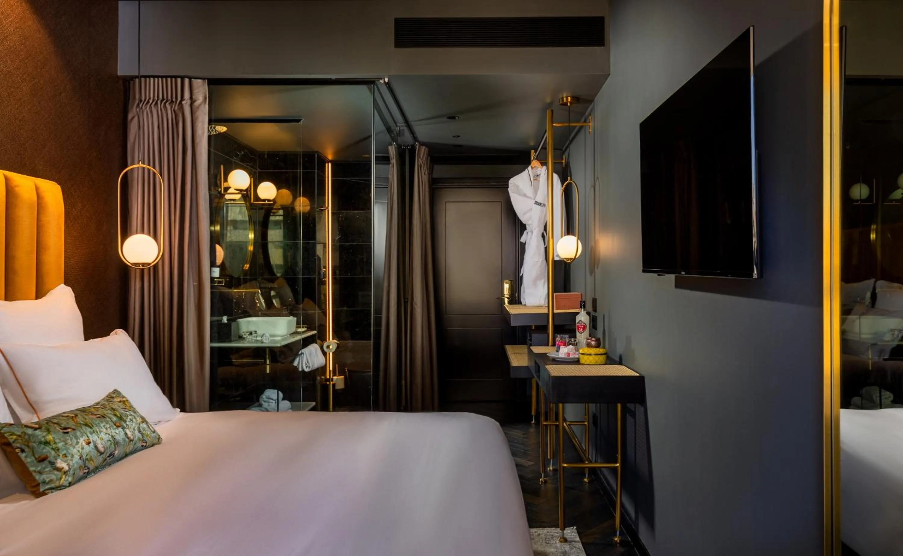 Bedroom, Bed in Brown Machne Yehuda