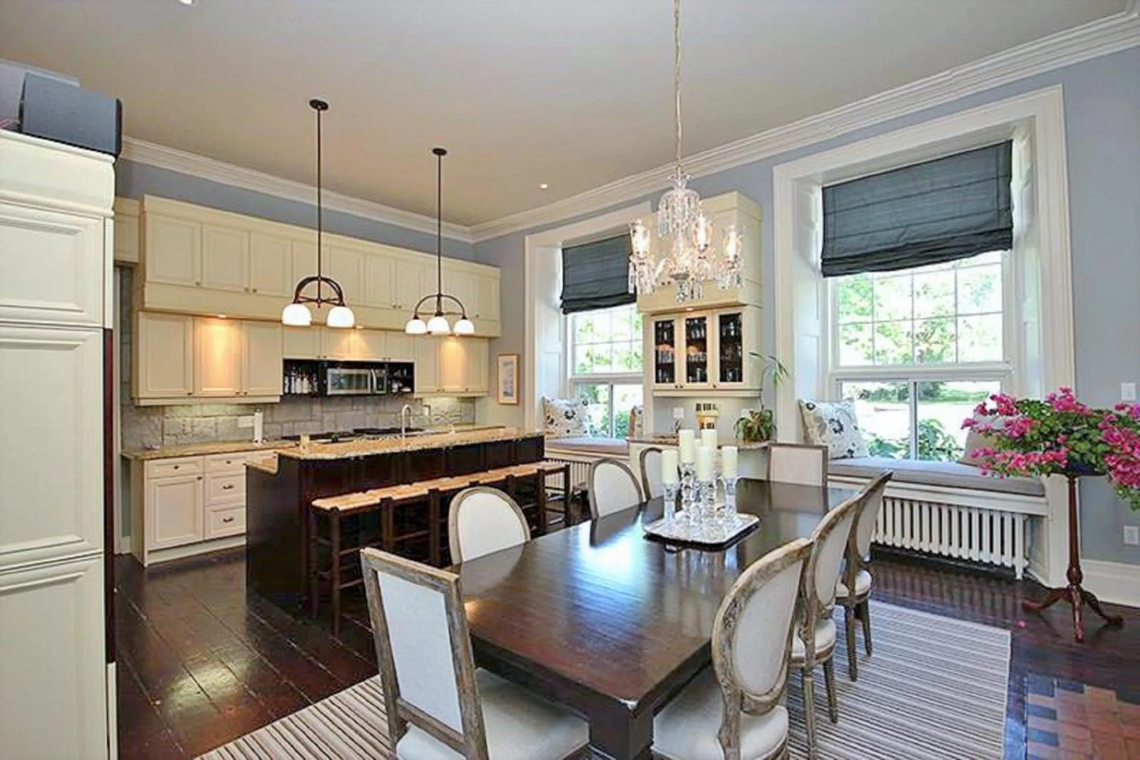 Kitchen or kitchenette in All Suites Whitney Manor