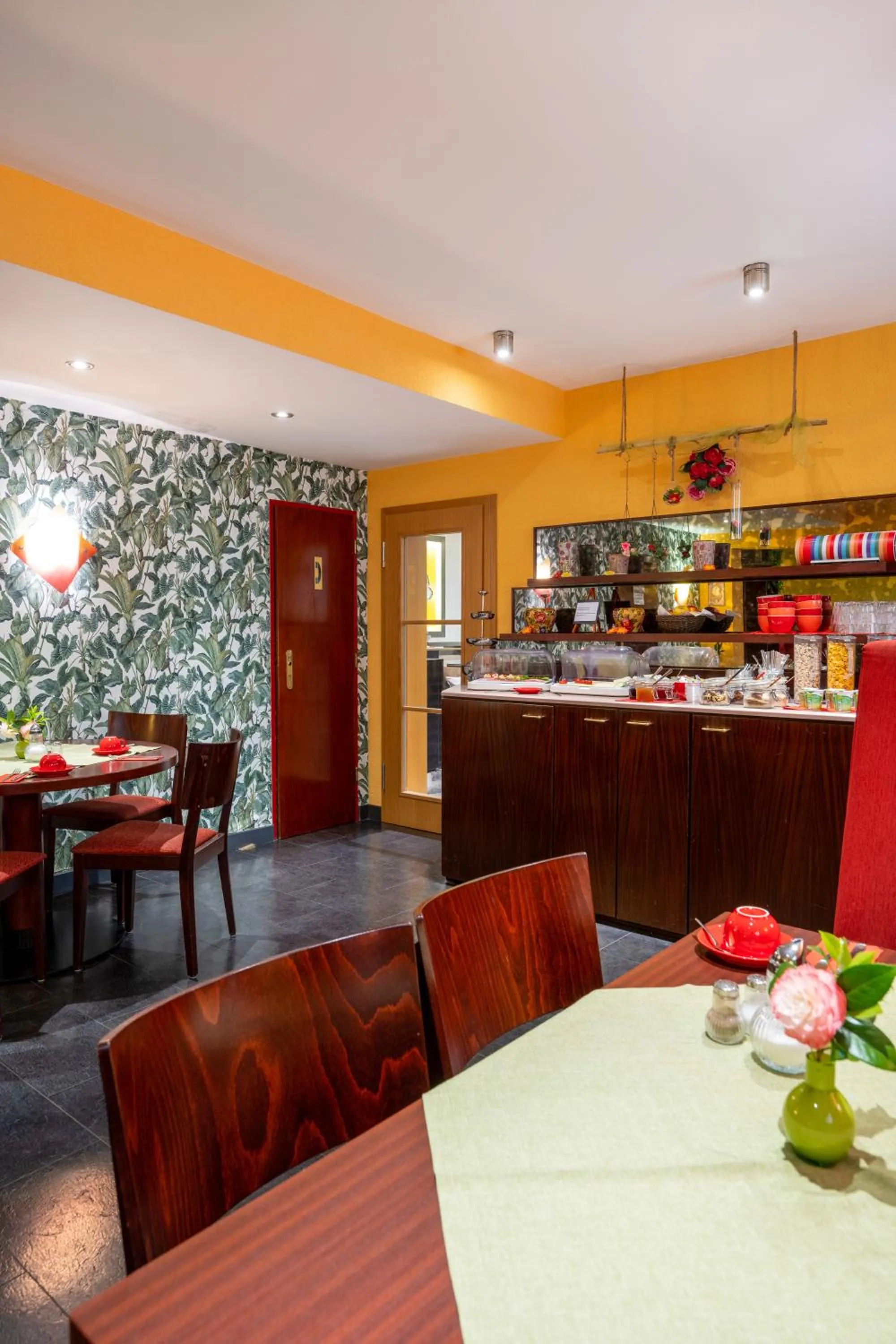 Restaurant/places to eat in Hotel Arosa Düsseldorf Oberkassel