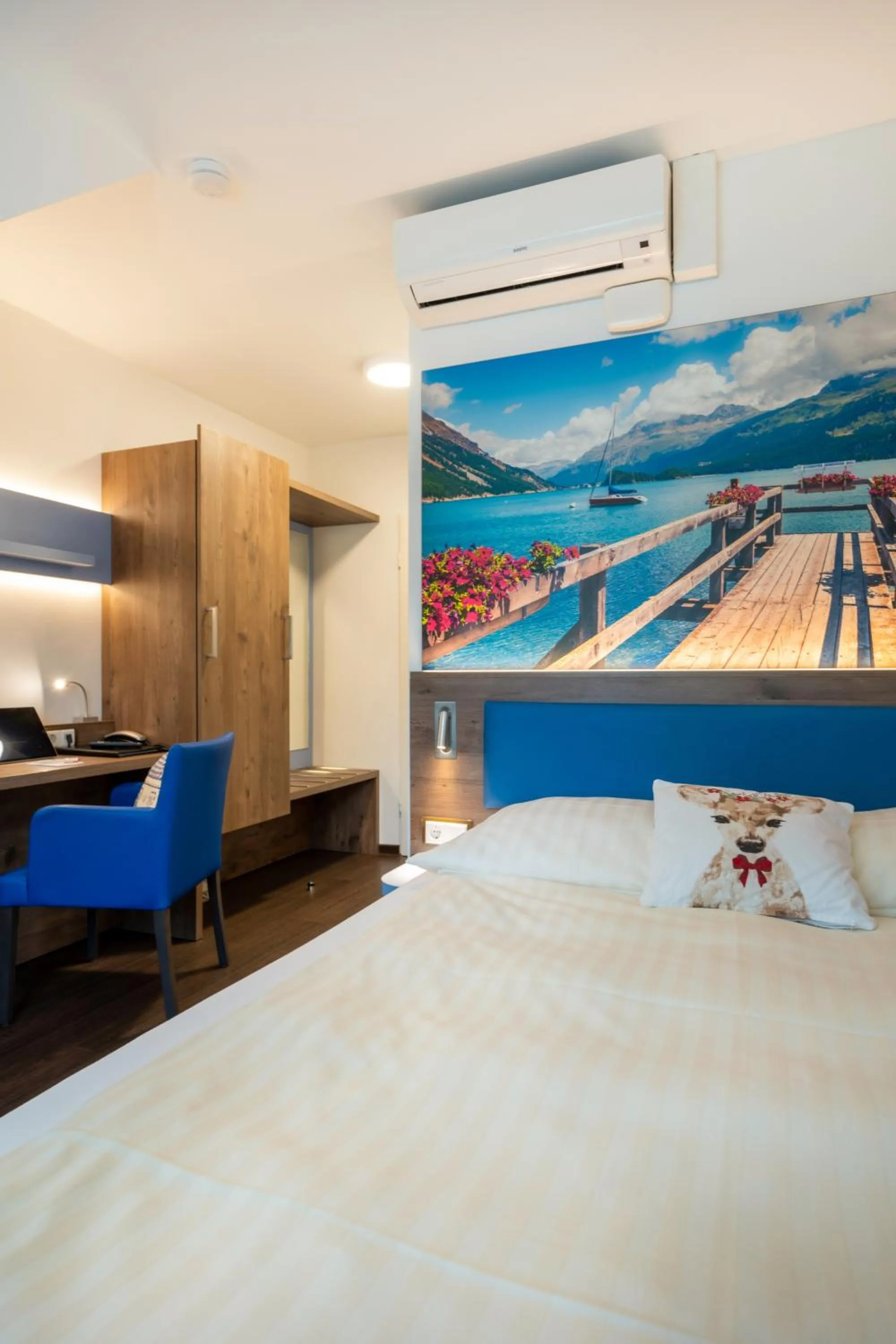 Photo of the whole room, Bed in Hotel Arosa Düsseldorf Oberkassel