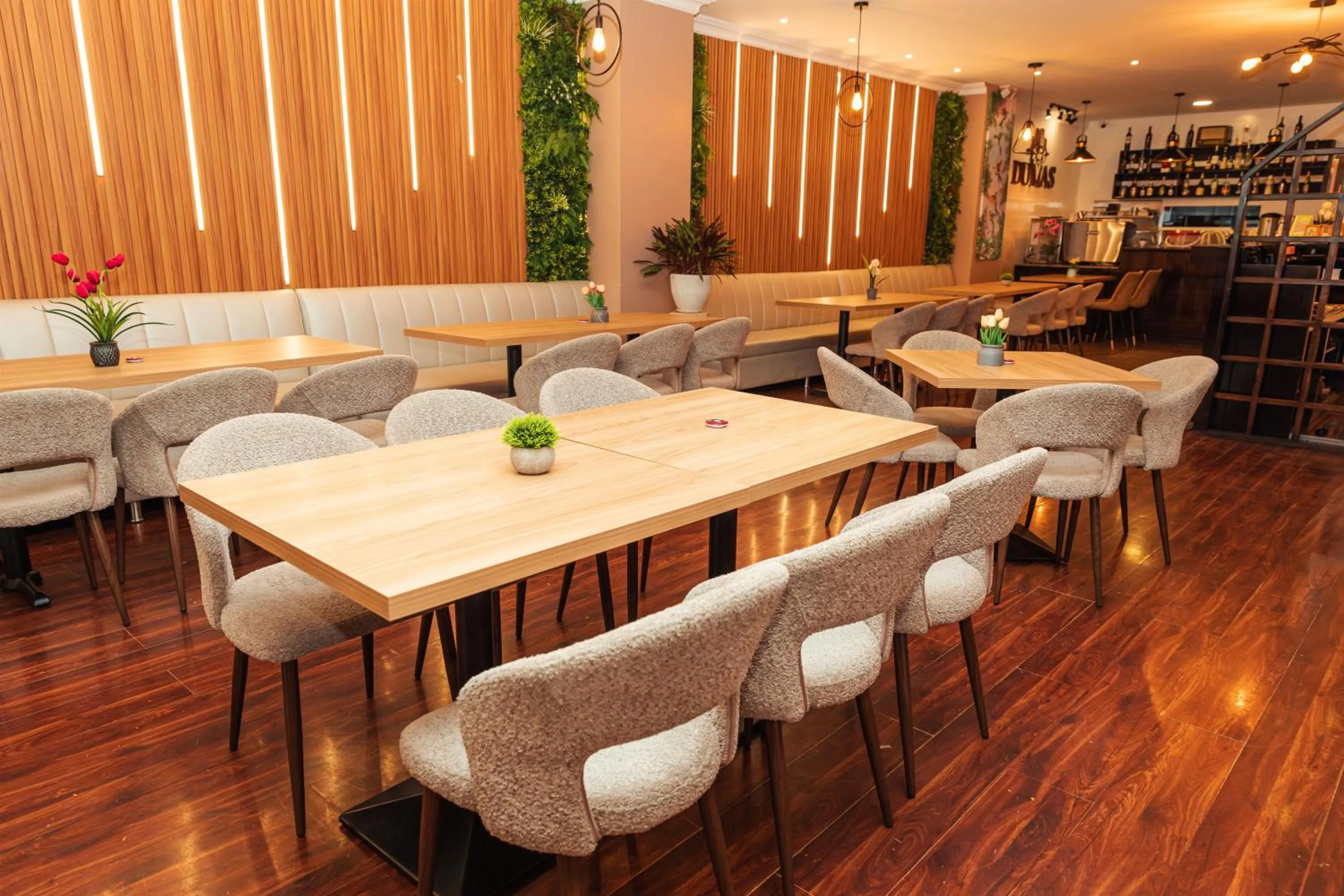 Restaurant/places to eat in Hotel Libertador