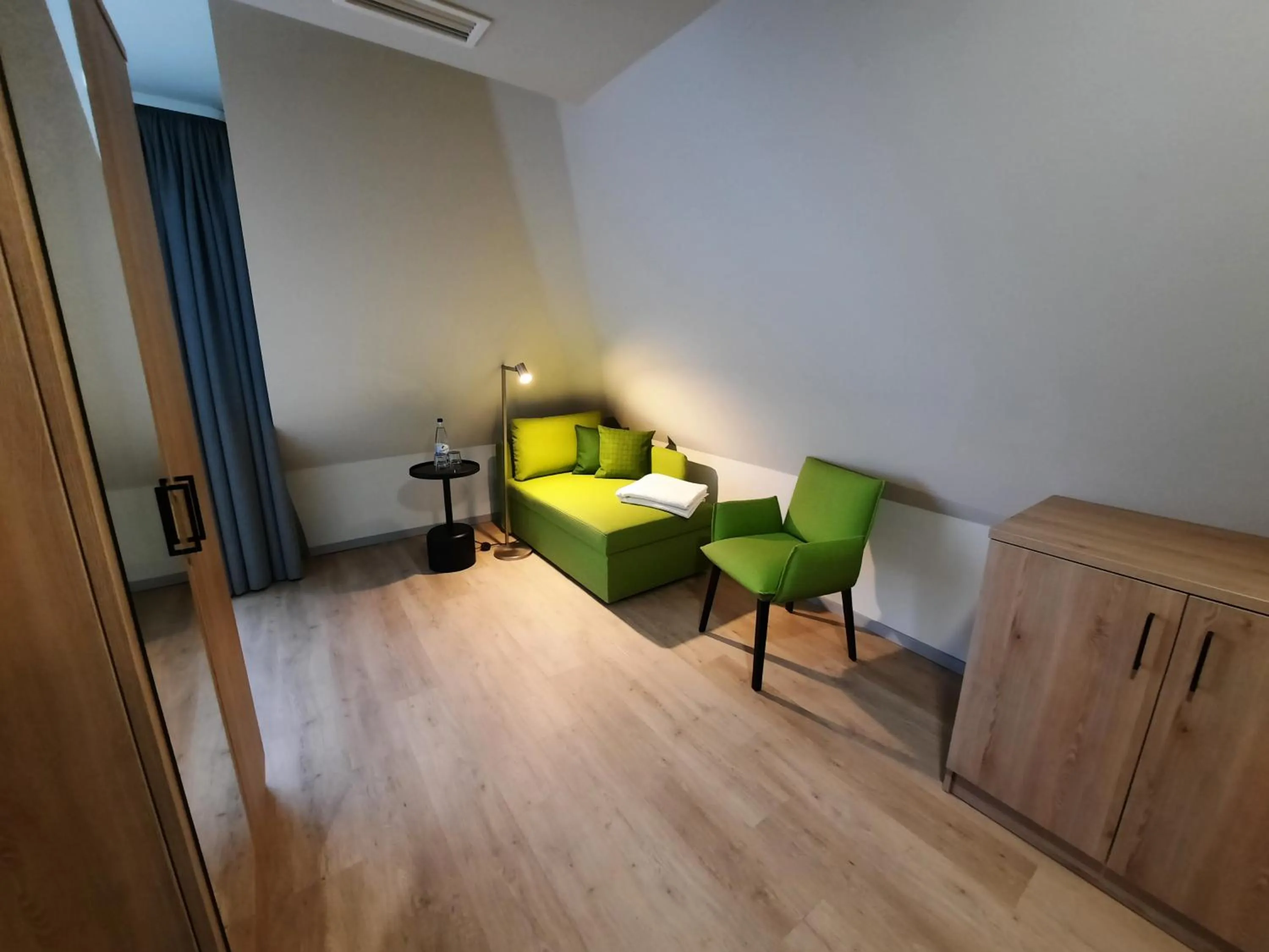 Photo of the whole room in Hotel Bad Dürkheim