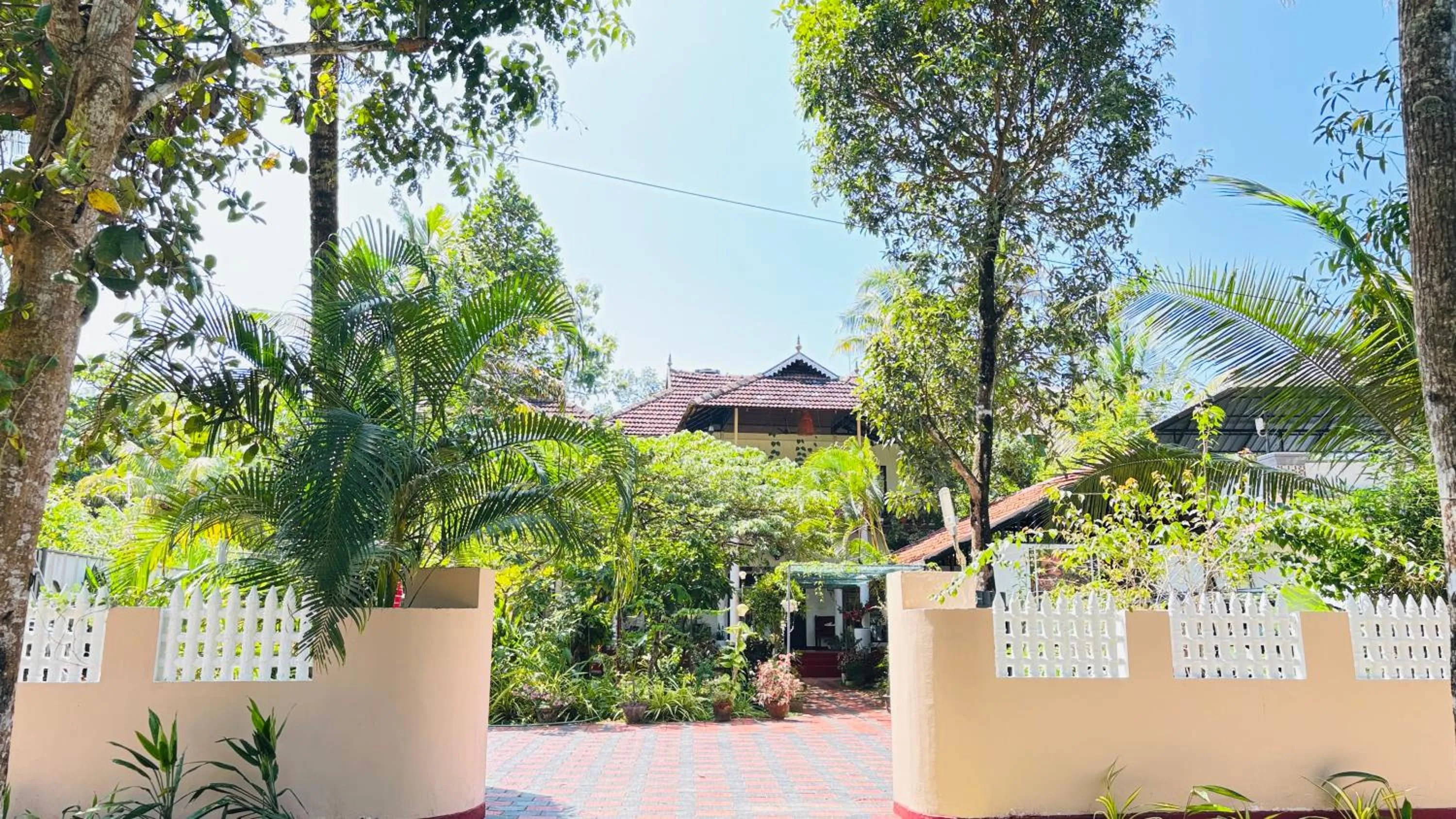 Marari Charlys Homestay