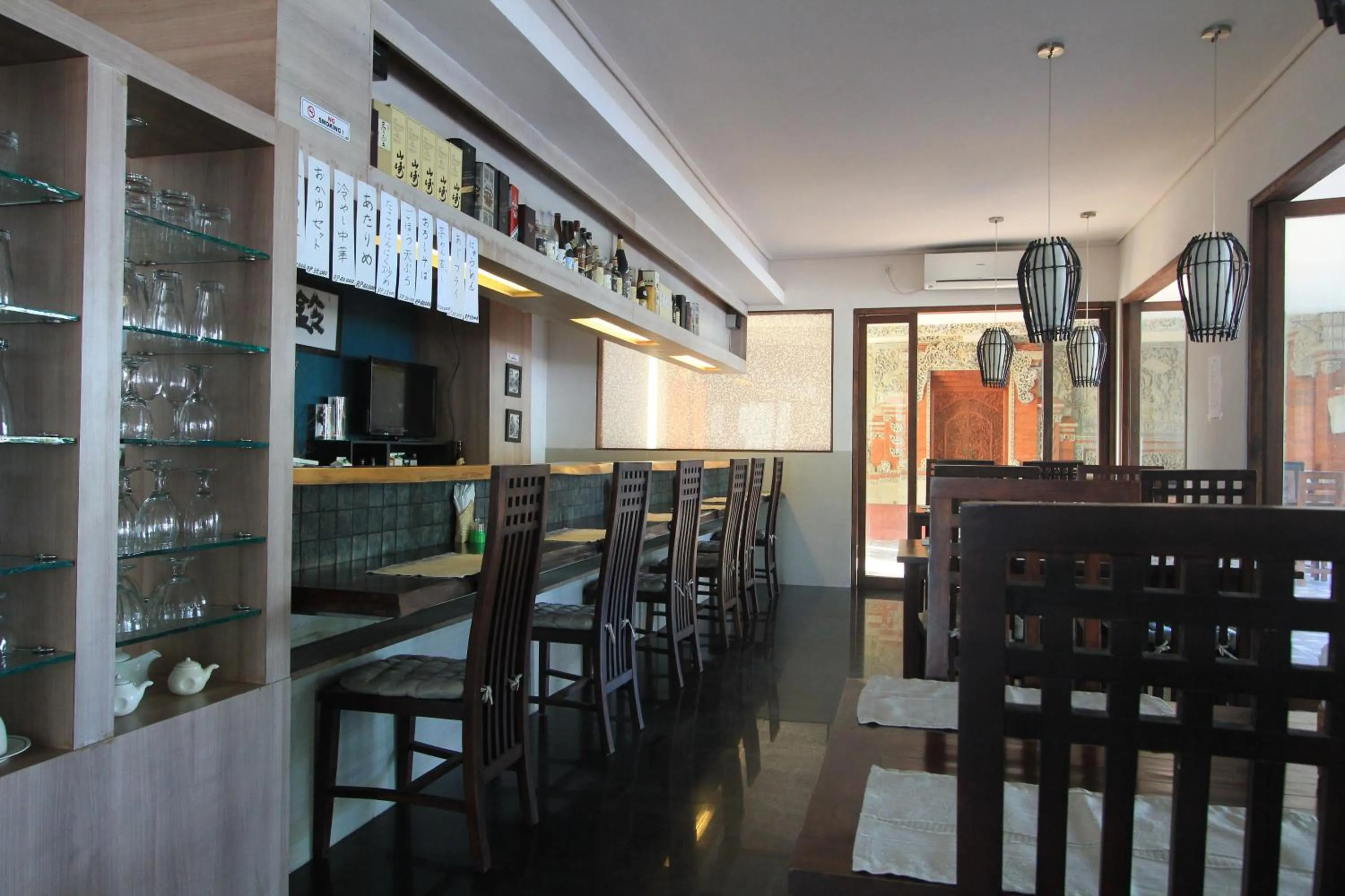 Restaurant/places to eat in Alit Beach Resort and Villas