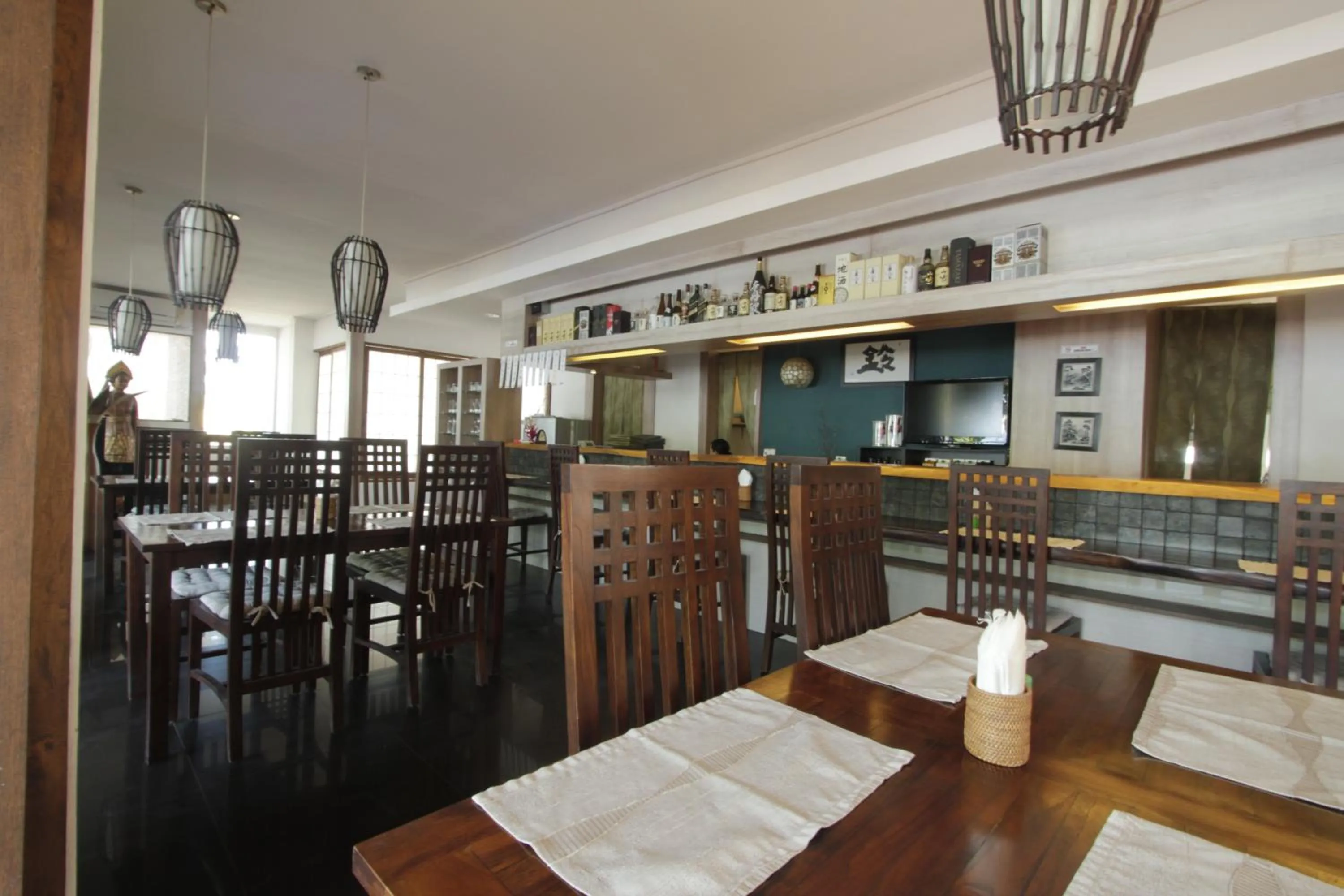 Restaurant/places to eat in Alit Beach Resort and Villas