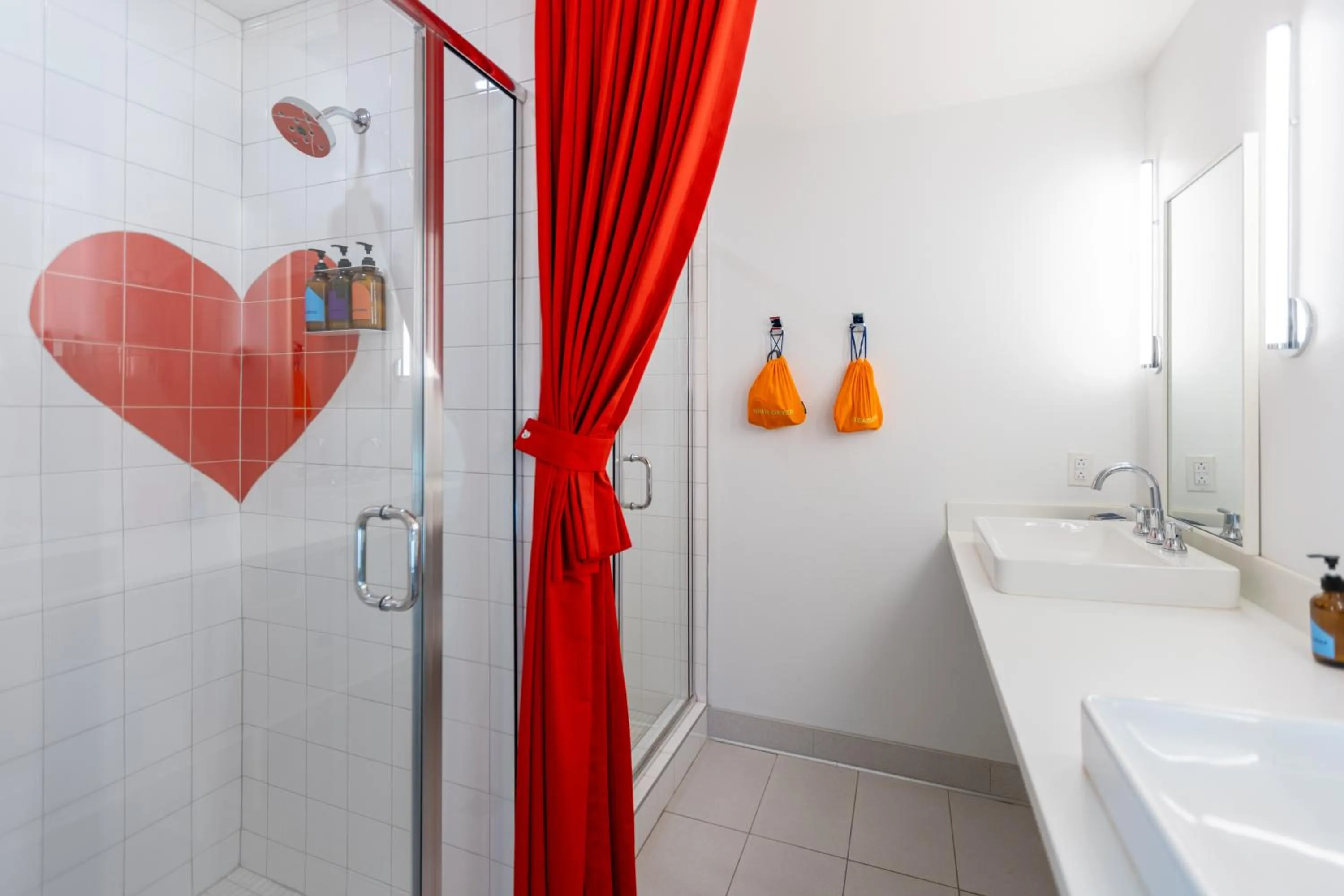 Shower in The Gallatin