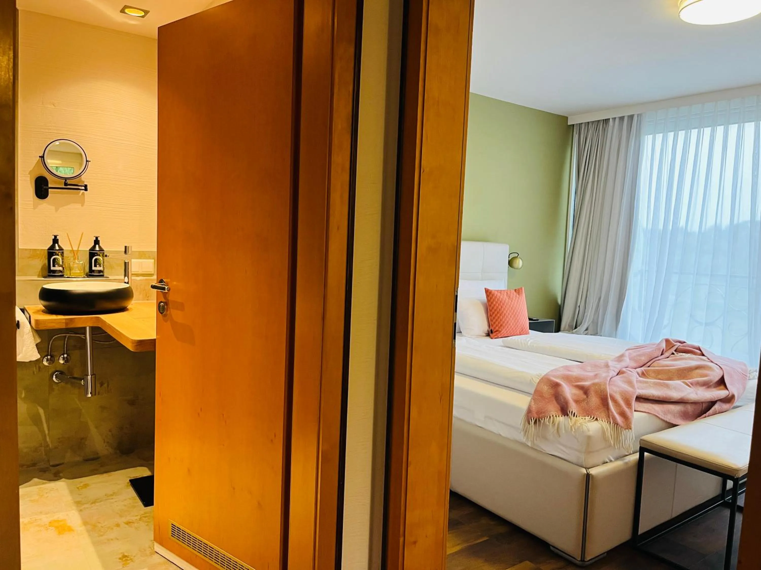 Living room, Bed in Hotel Schlossberg