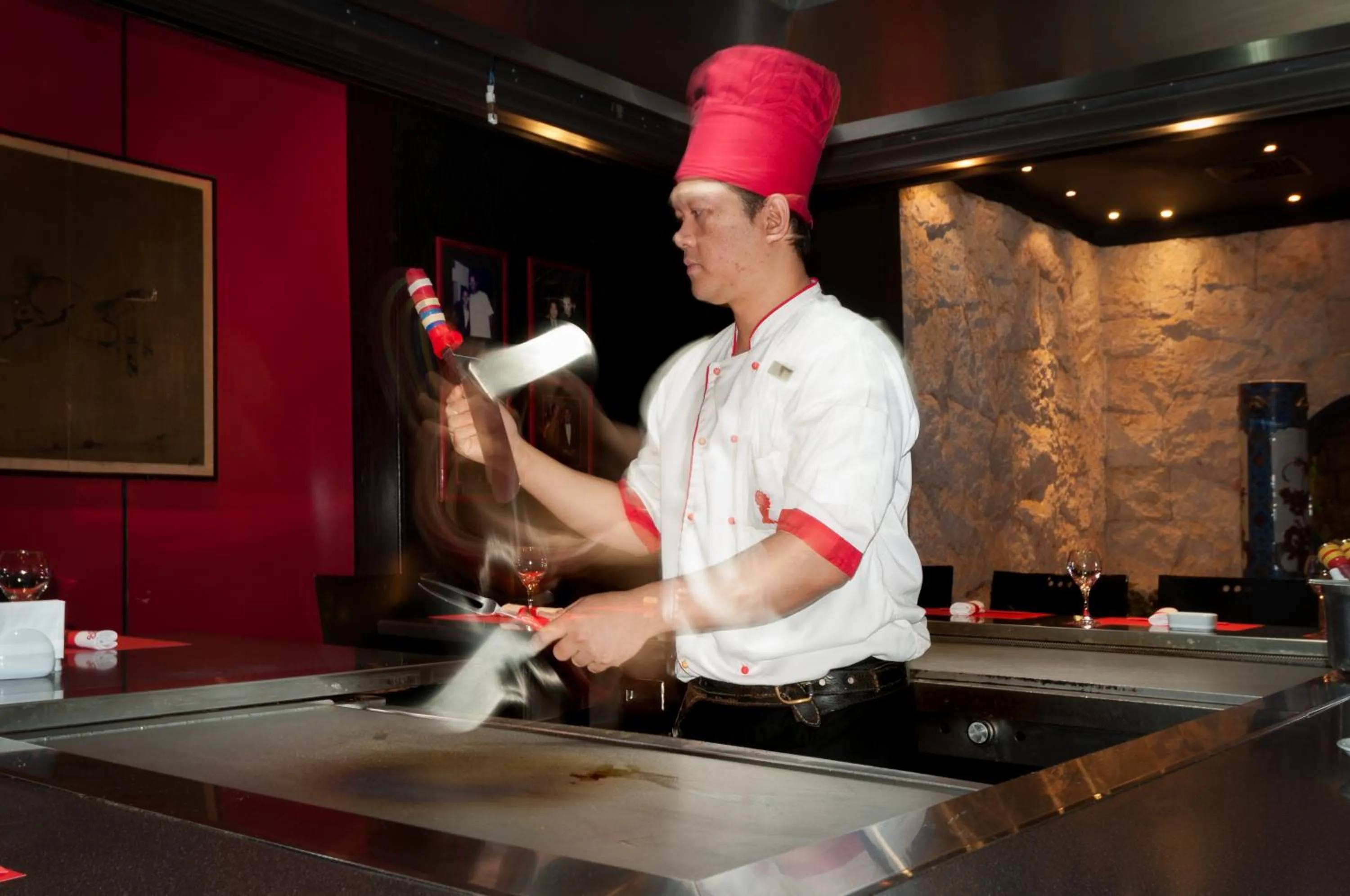 Restaurant/places to eat in Le Commodore Hotel