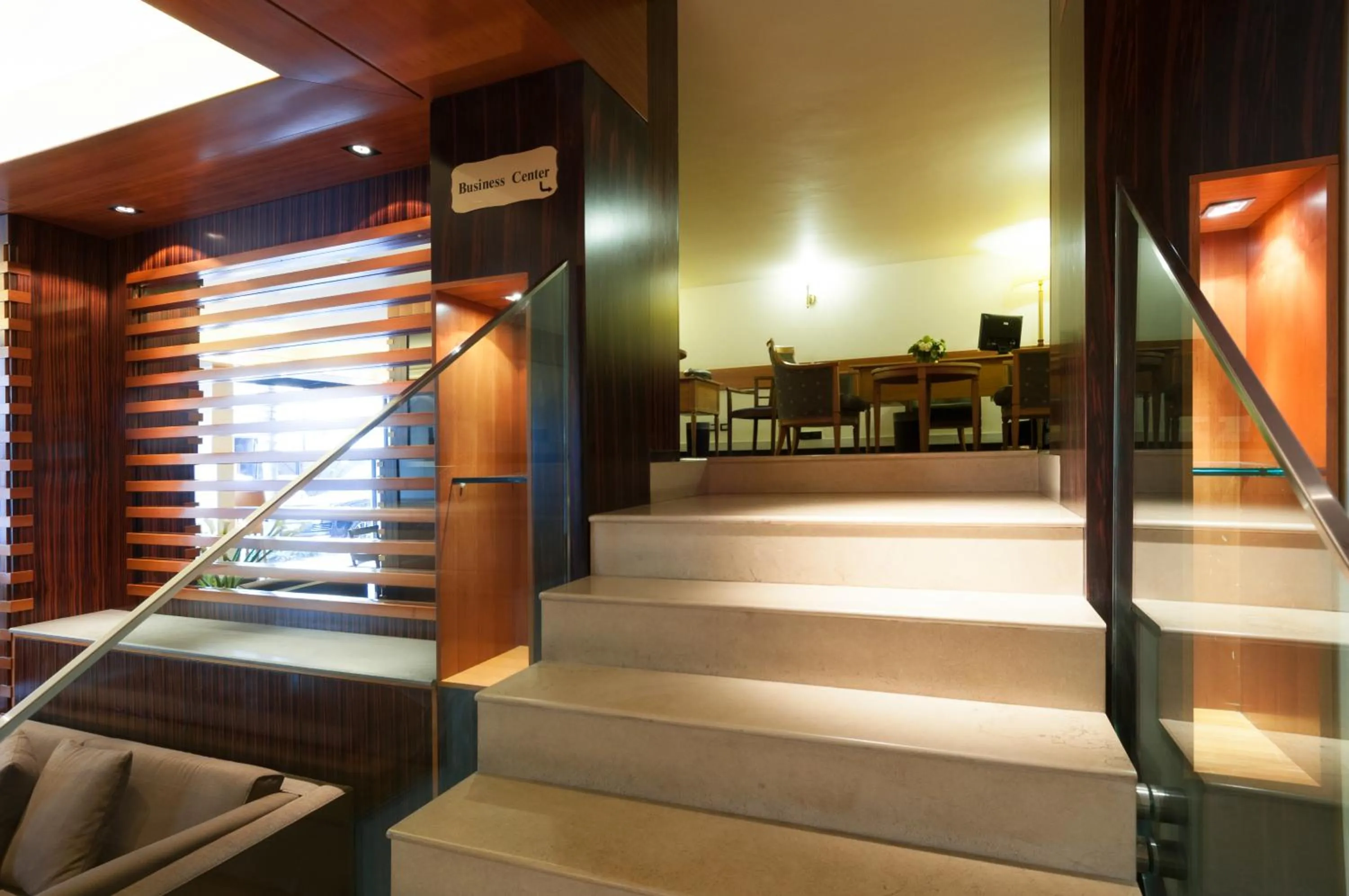Business facilities in Le Commodore Hotel