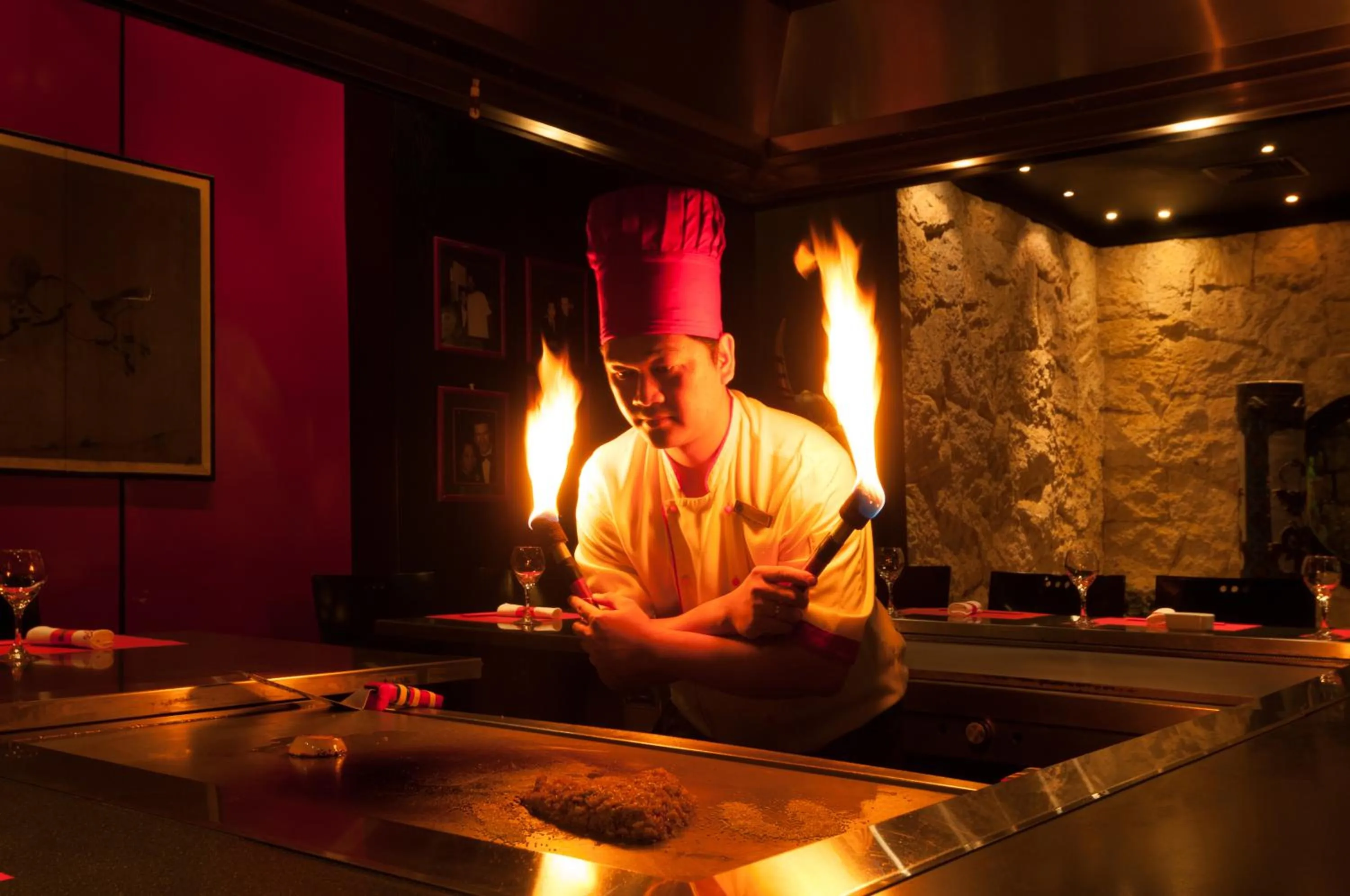 Restaurant/places to eat in Le Commodore Hotel