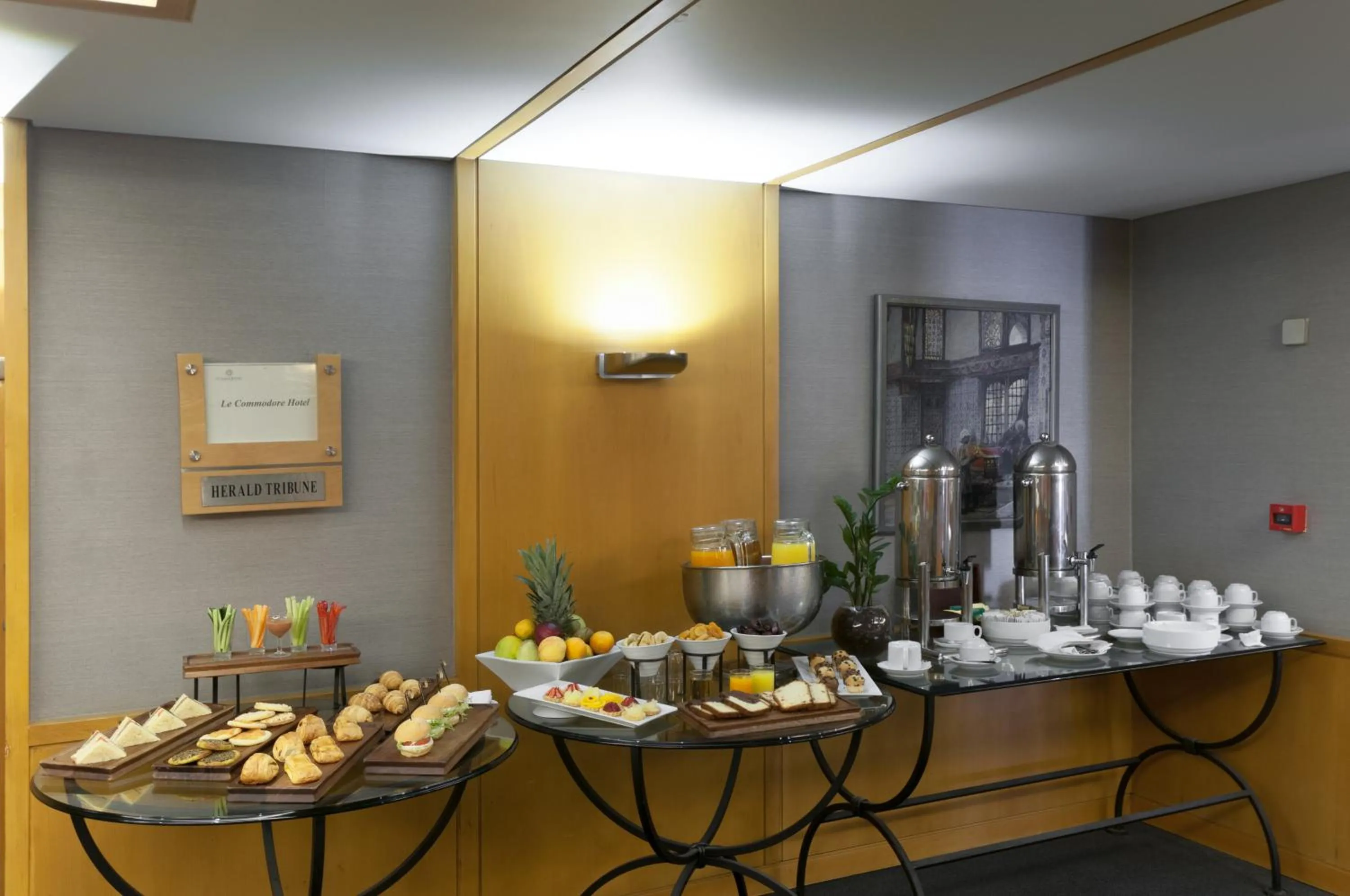 Business facilities in Le Commodore Hotel