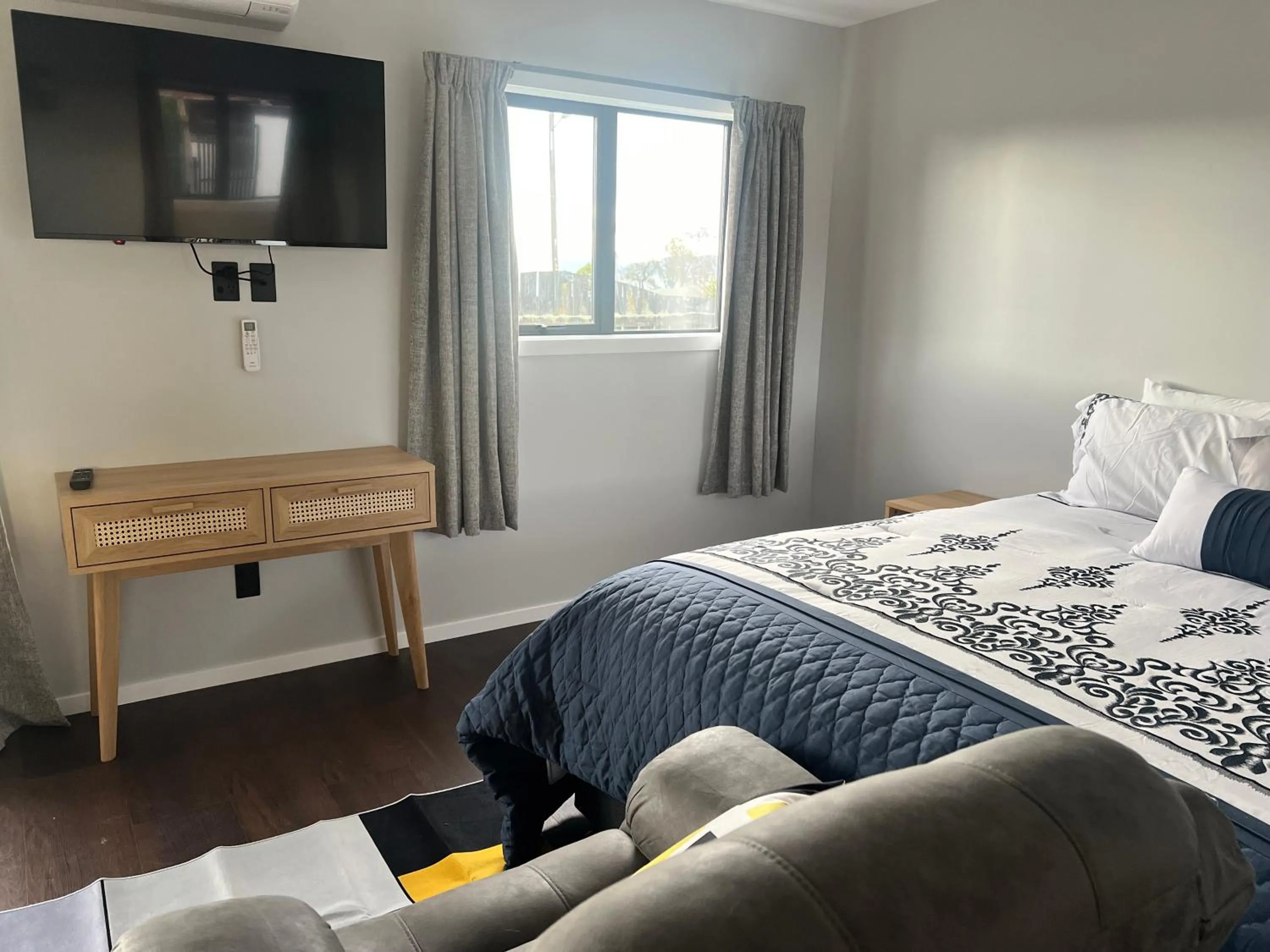 Bed in Windsor Motel