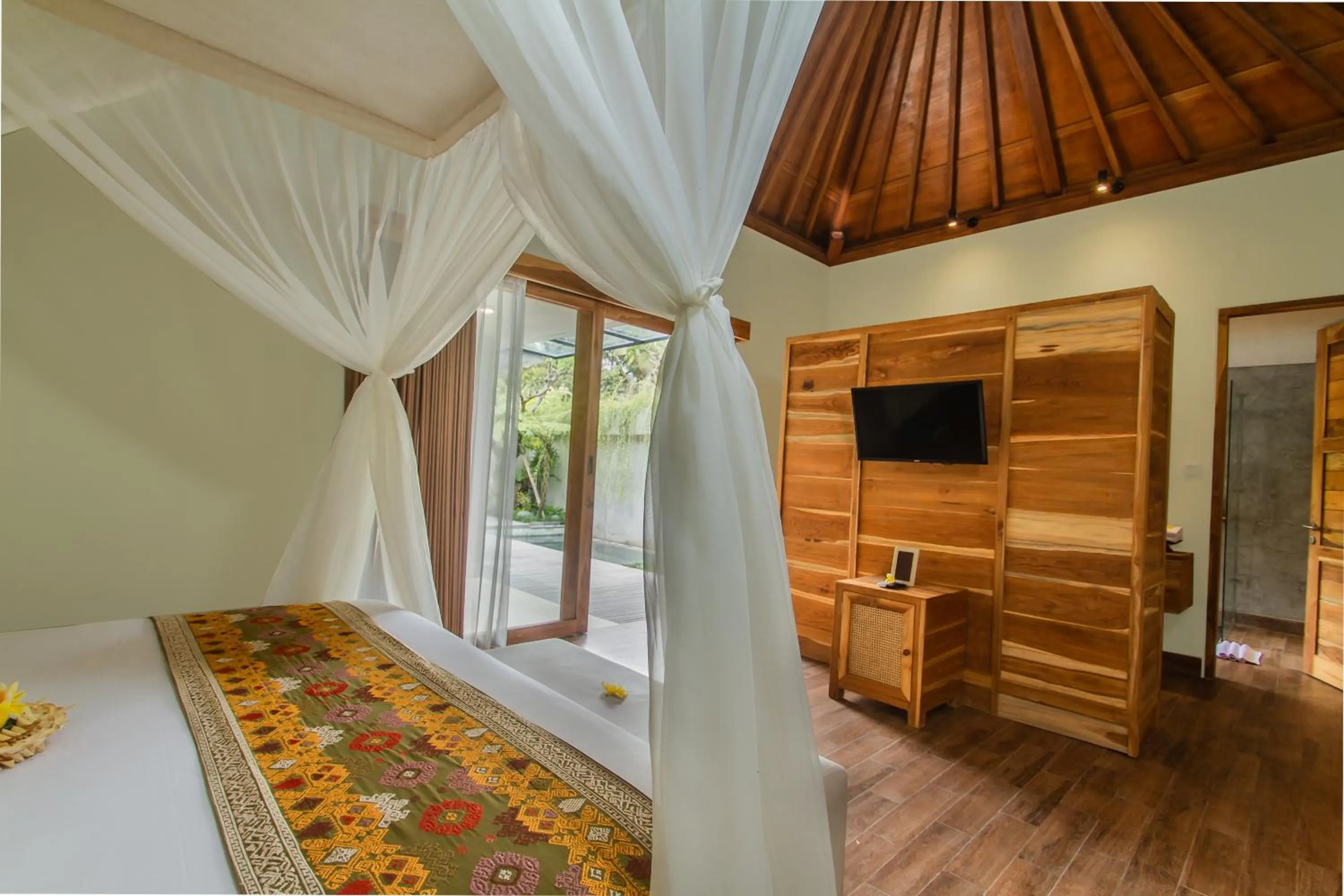 TV and multimedia, Bed in Reswaha Villas by GenuineHost