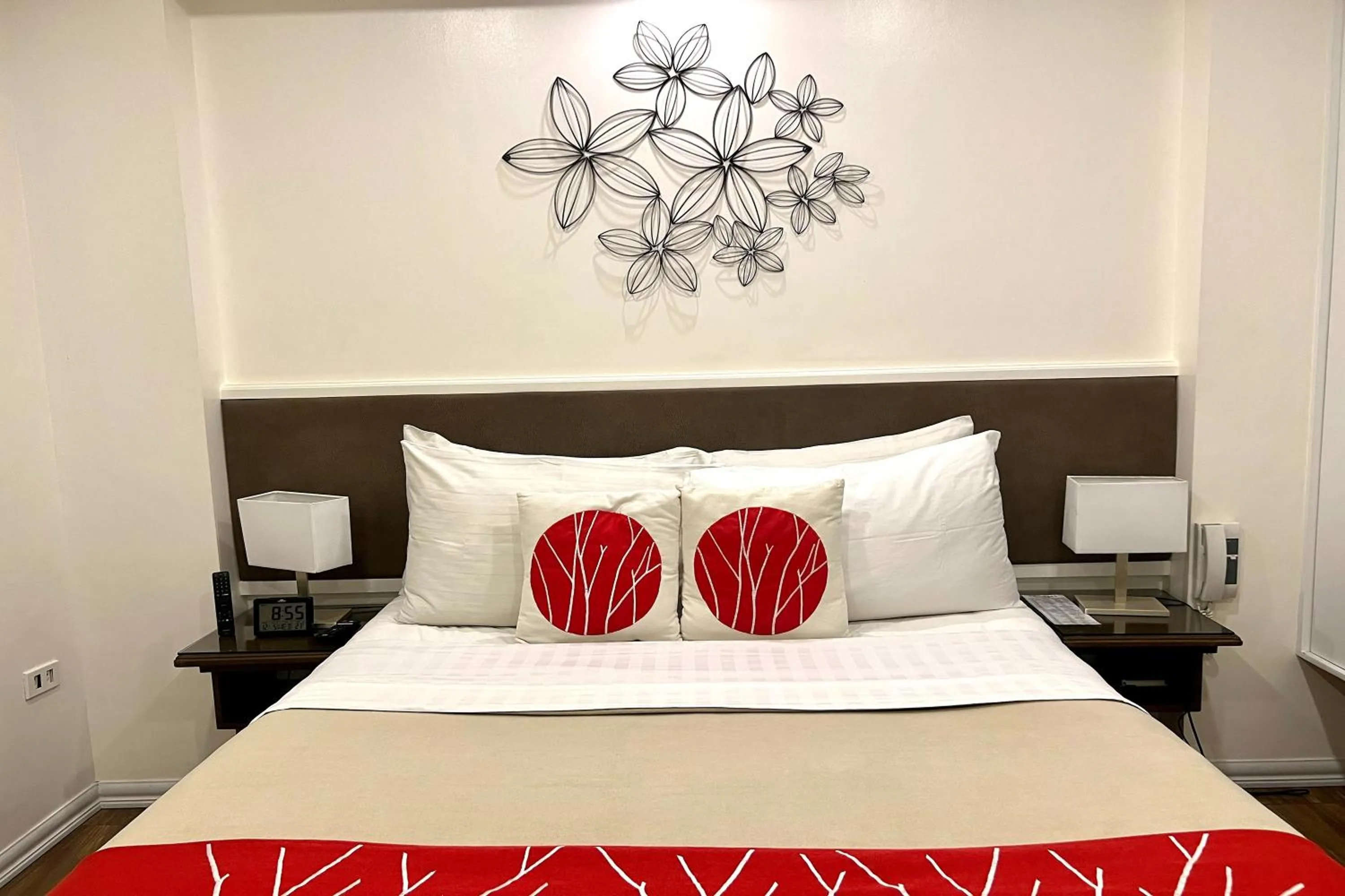 Bedroom, Bed in Khotel near T3 Airport