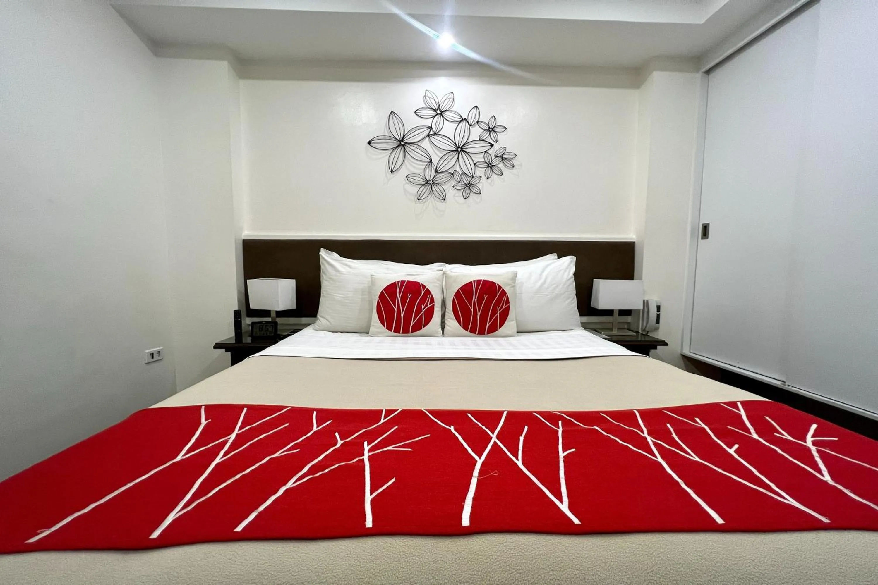 Bedroom, Bed in Khotel near T3 Airport