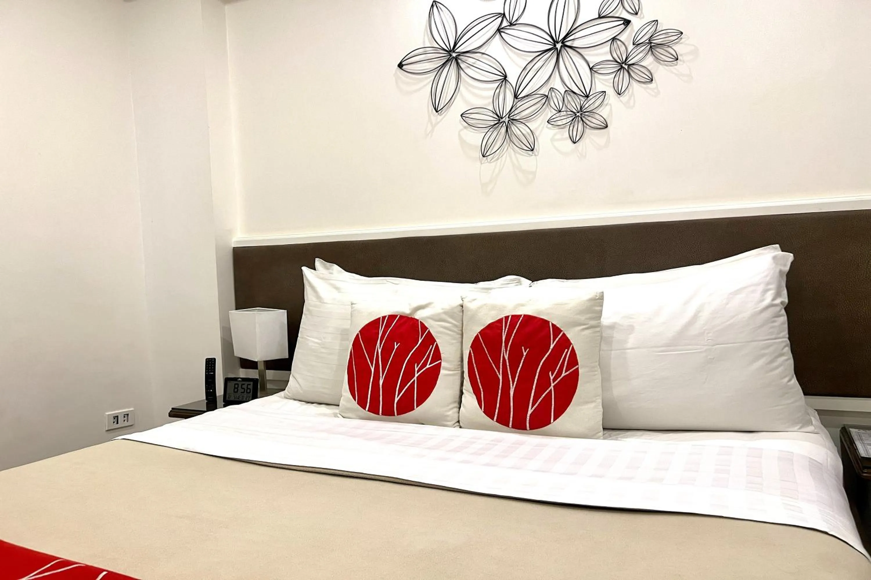 Bedroom, Bed in Khotel near T3 Airport